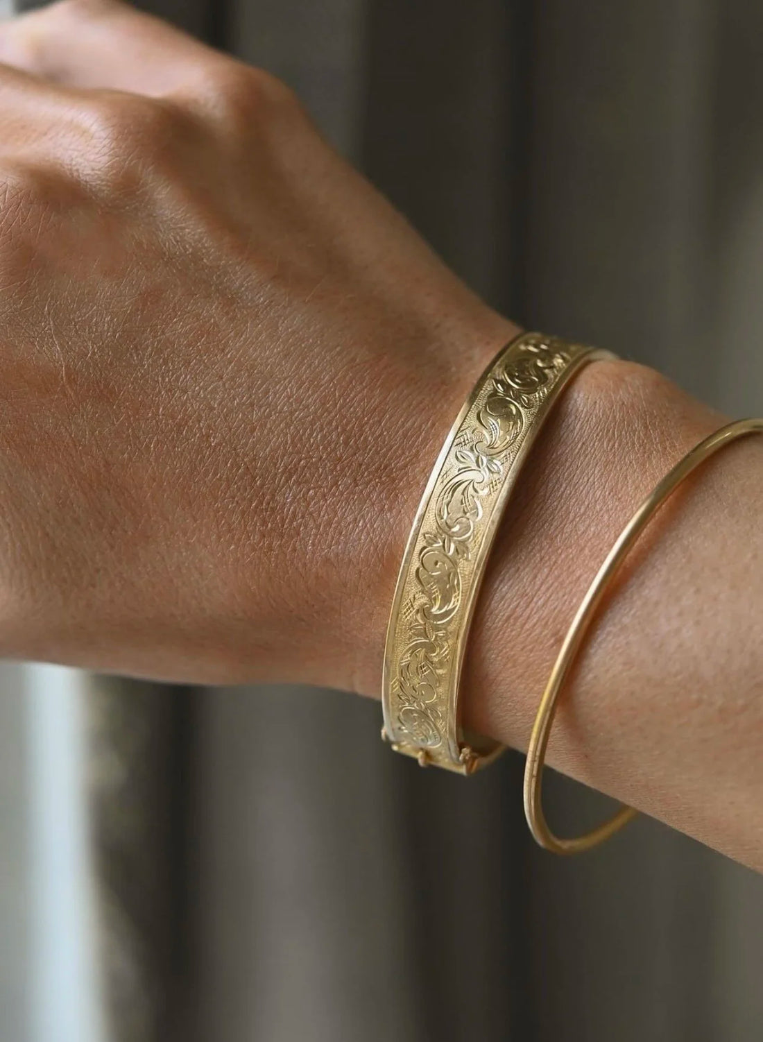 Perfect 27 Grams Bangle w Flower Engravings 18K Gold 1969 Sweden