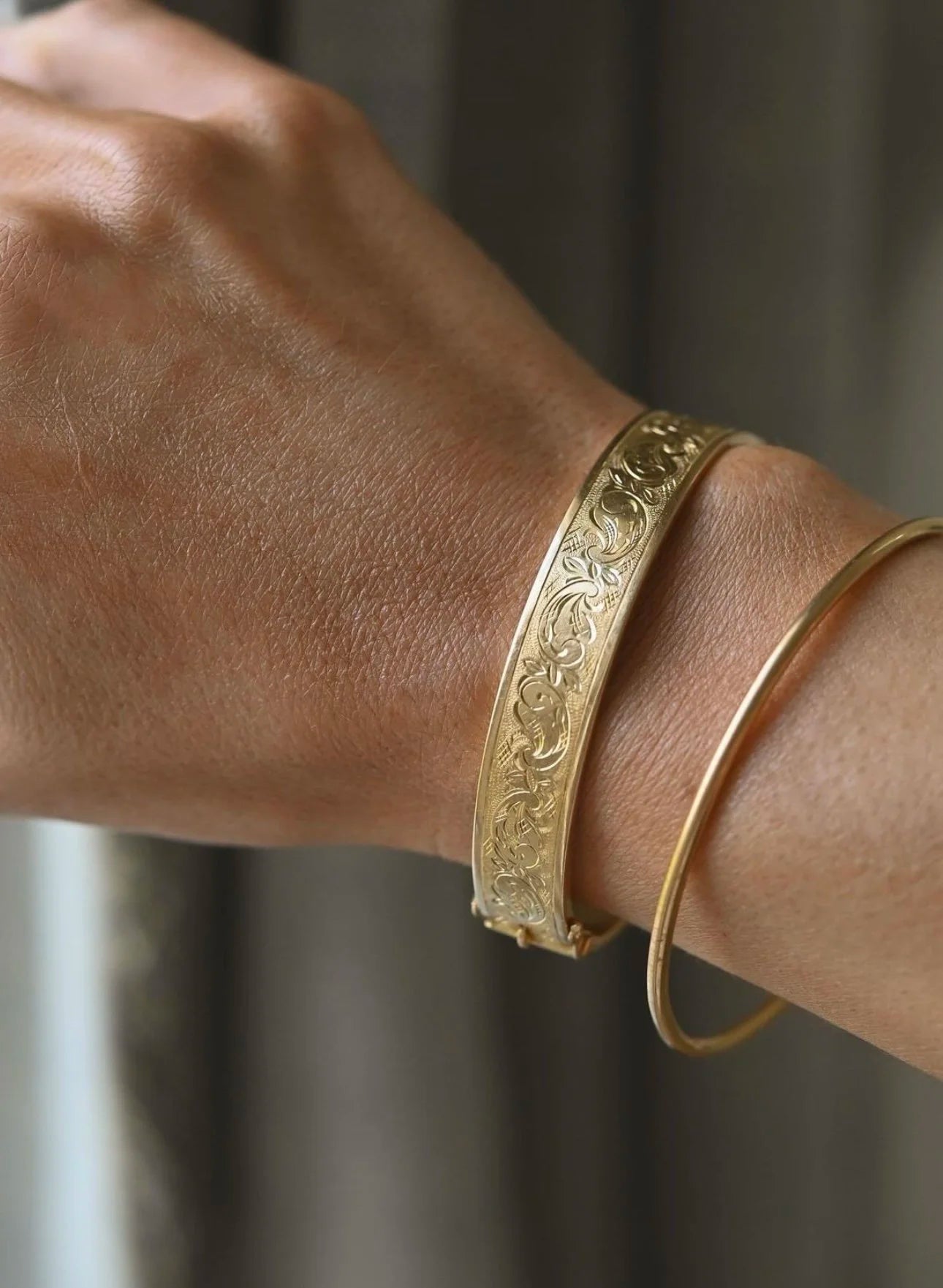 Perfect 27 Grams Bangle w Flower Engravings 18K Gold 1969 Sweden