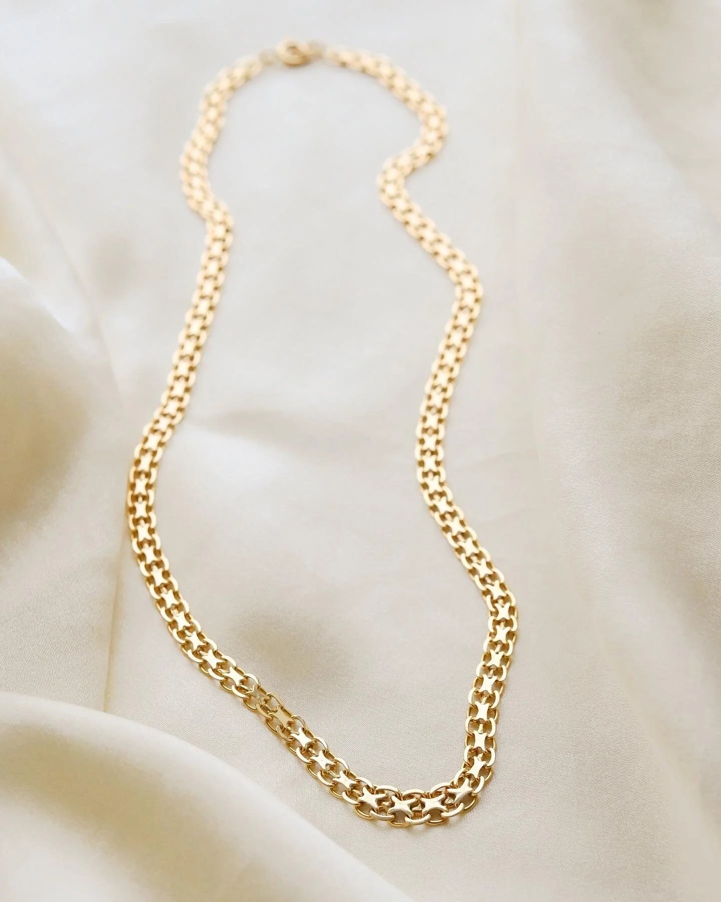 Radiant Vintage Star Link Necklace 18K Gold 1969