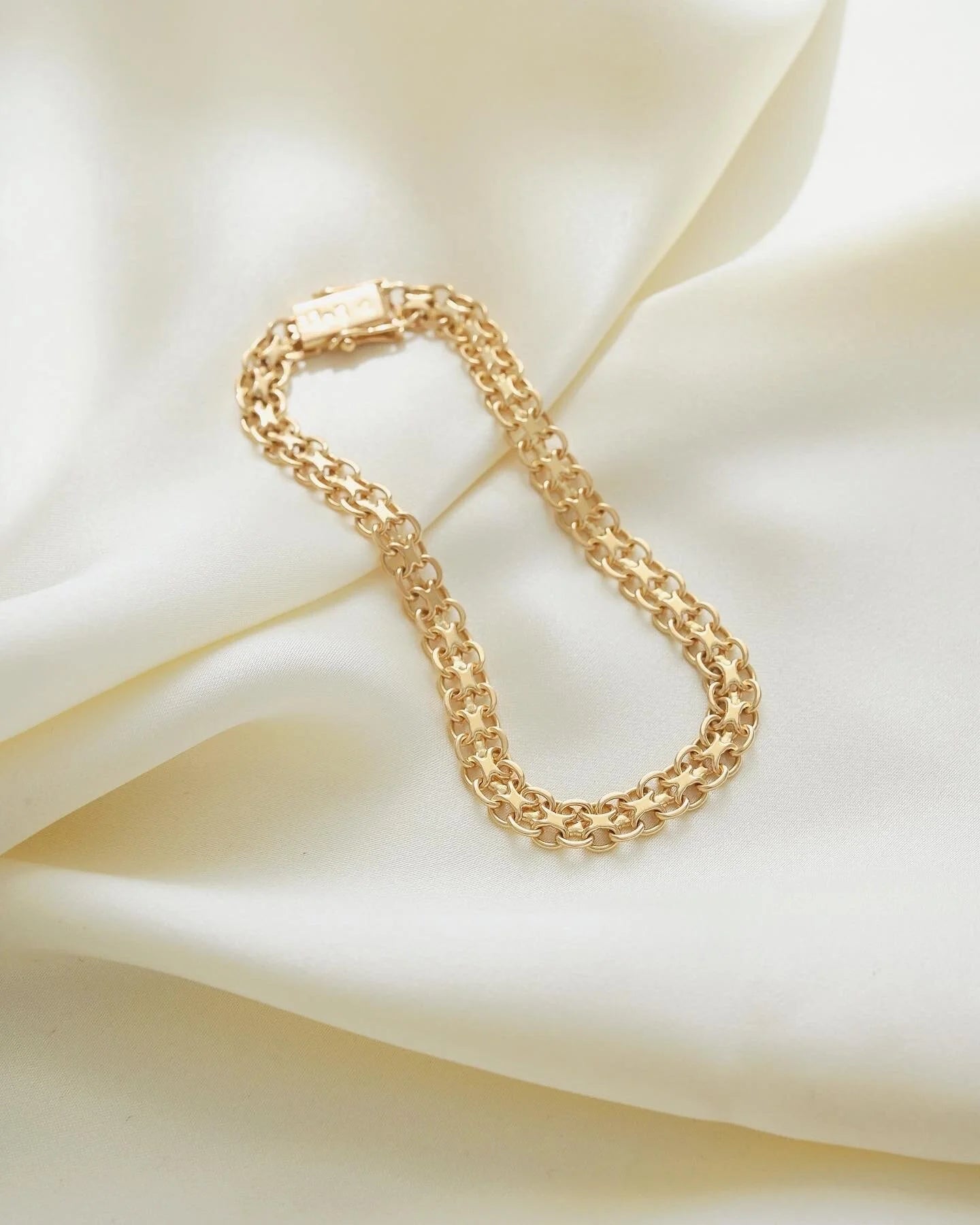 Beautiful Capricorn X Link Bracelet 18K Gold 1959