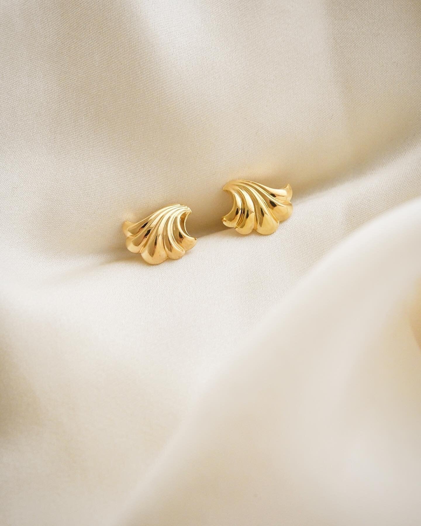 Swedish Vintage She’ll Earrings 18k Gold 1940s