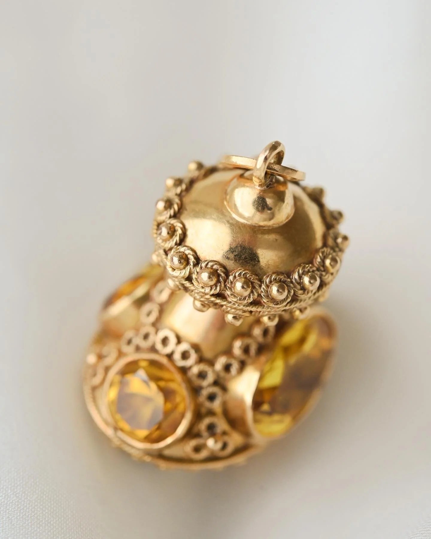 Sublime 19 Grams Heavy Extraordinarily Beautiful Antique Fob 18K Gold Beg 1900s