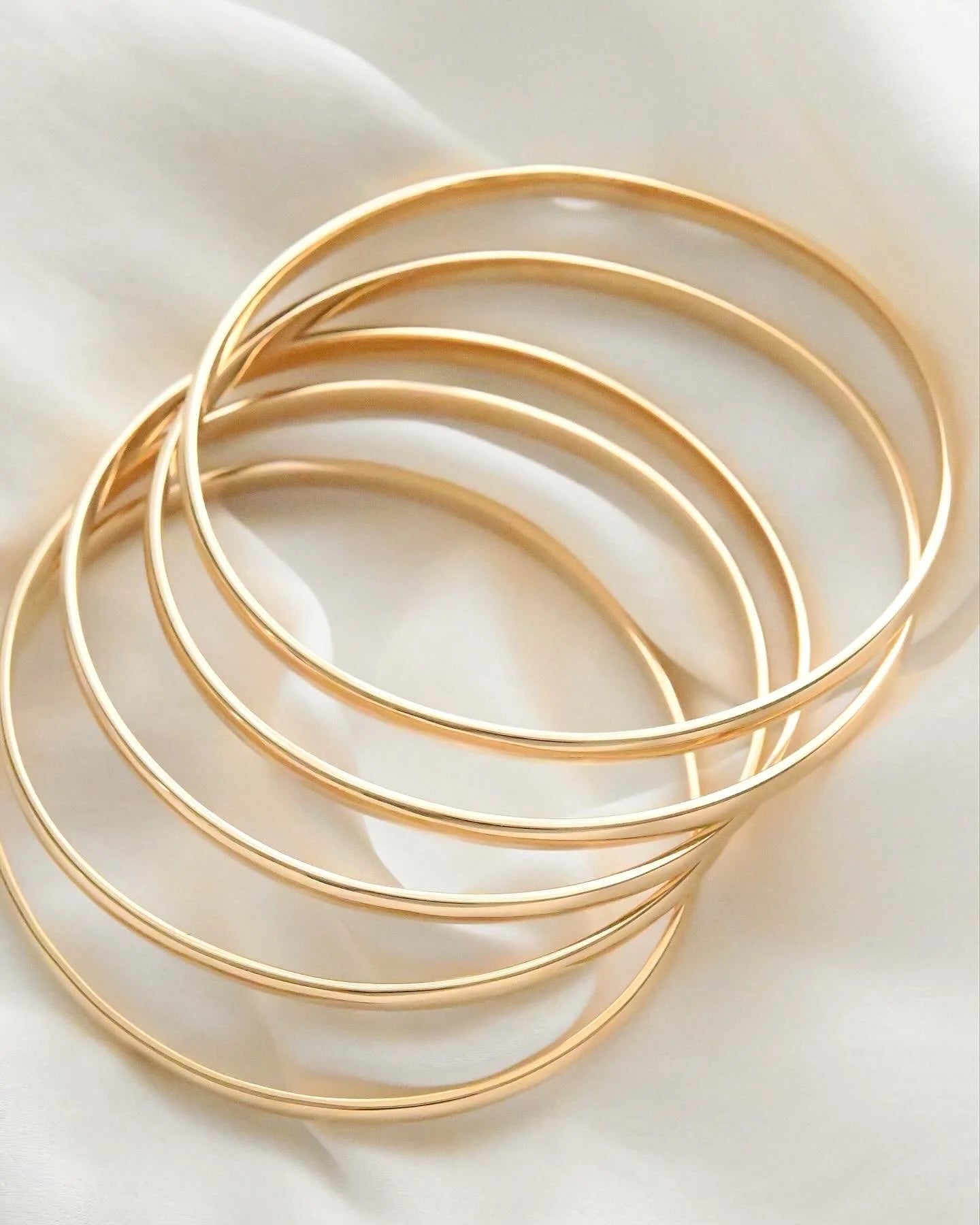 OMJ FINE JEWELRY : The Heirloom Bangle 18K Gold