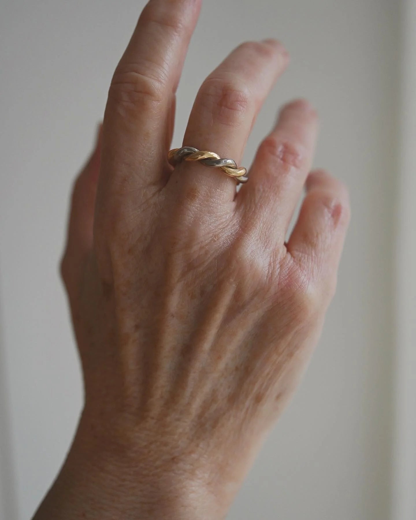 Rare Vintage Twisted Two Tone Band 18K Gold 1944