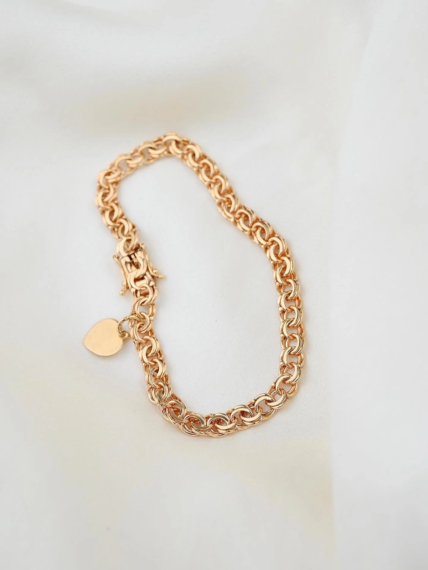 The Prettiest Of Them All Vintage Bracelet w Heart Charm 18K Gold Mid 1900s