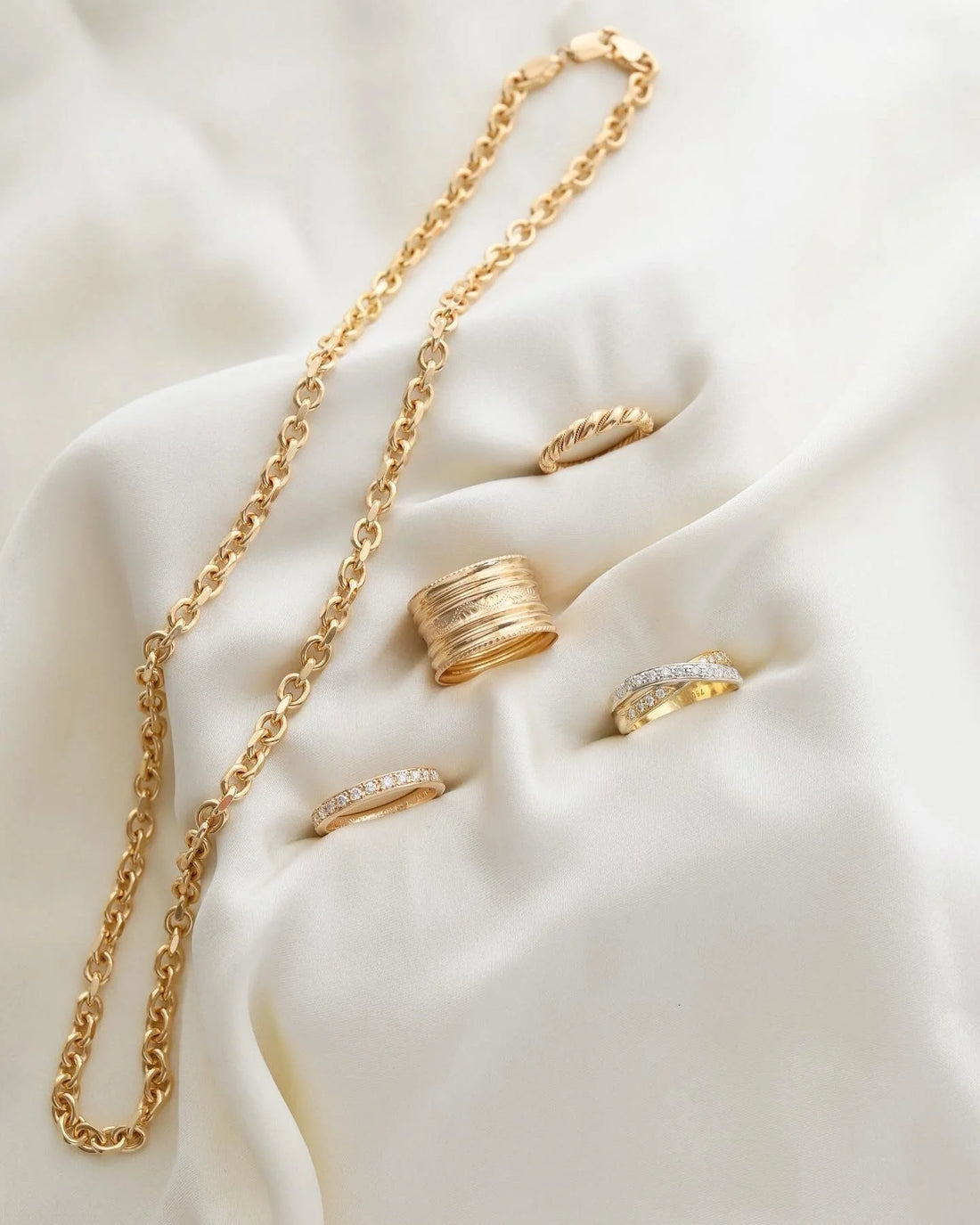 Sublime Wide Heavy Vintage Band 18K Gold