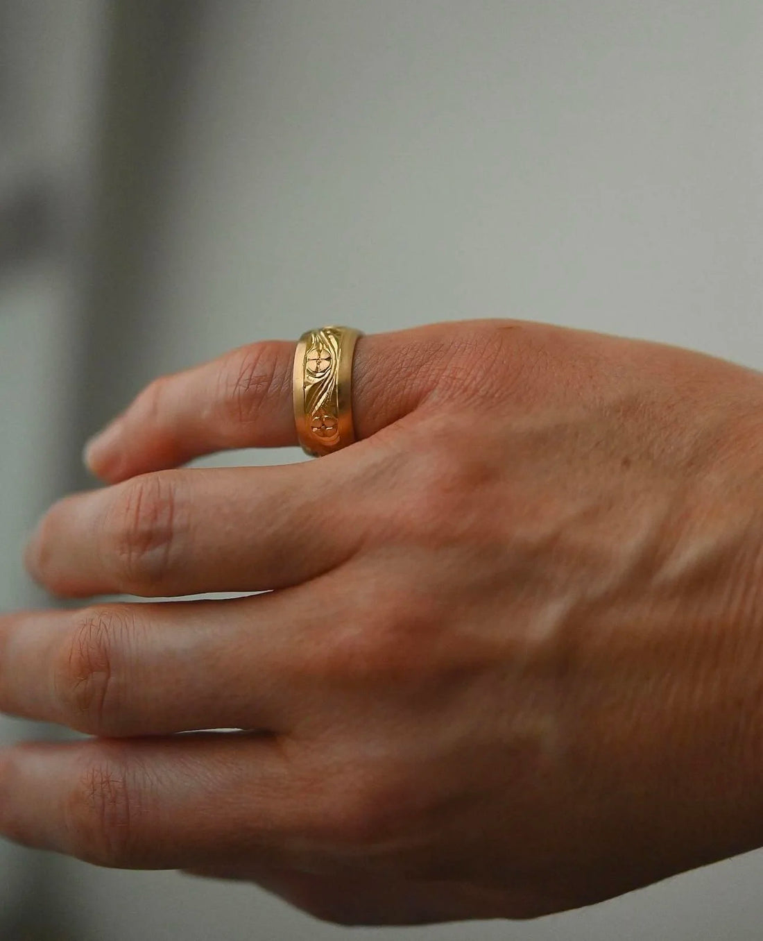 Incredible 11 Grams Heavy Floral Wedding Band 18K Gold 1963