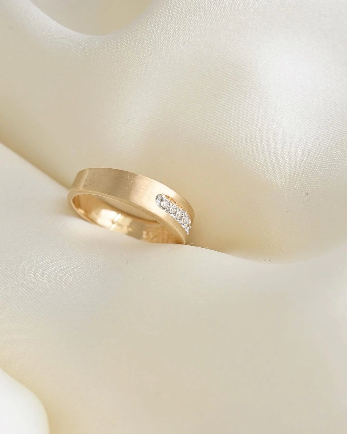 Stunning Soft Textured Diamond Estate Band 10K Gold