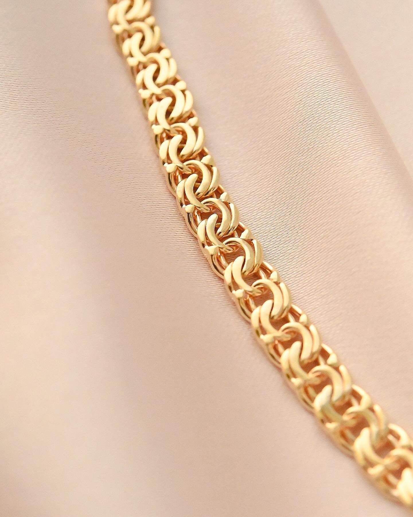 Stunning Bismarck Chain in Immaculate Condition 18K Gold Sweden 1963