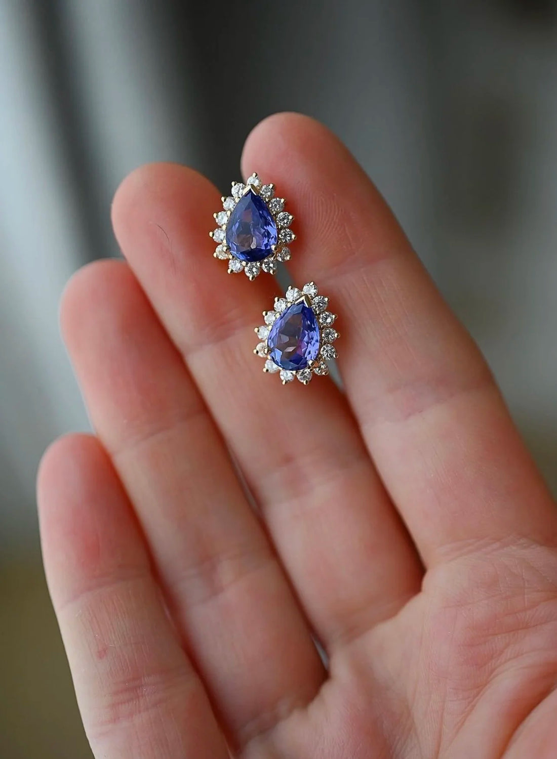 Extraordinary Beautiful Classic Vintage Tanzanite x Diamond Earrings 14K Gold