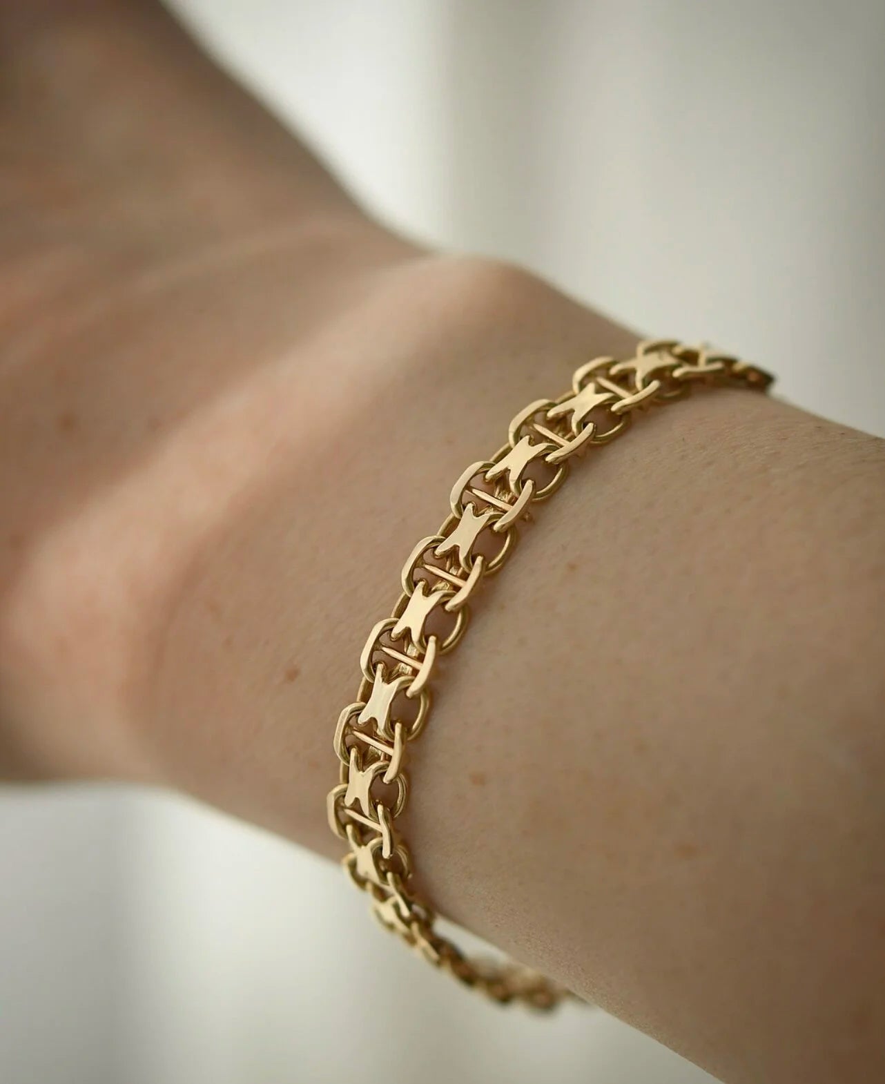Extraordinary X Link Bracelet 18K Gold 1965