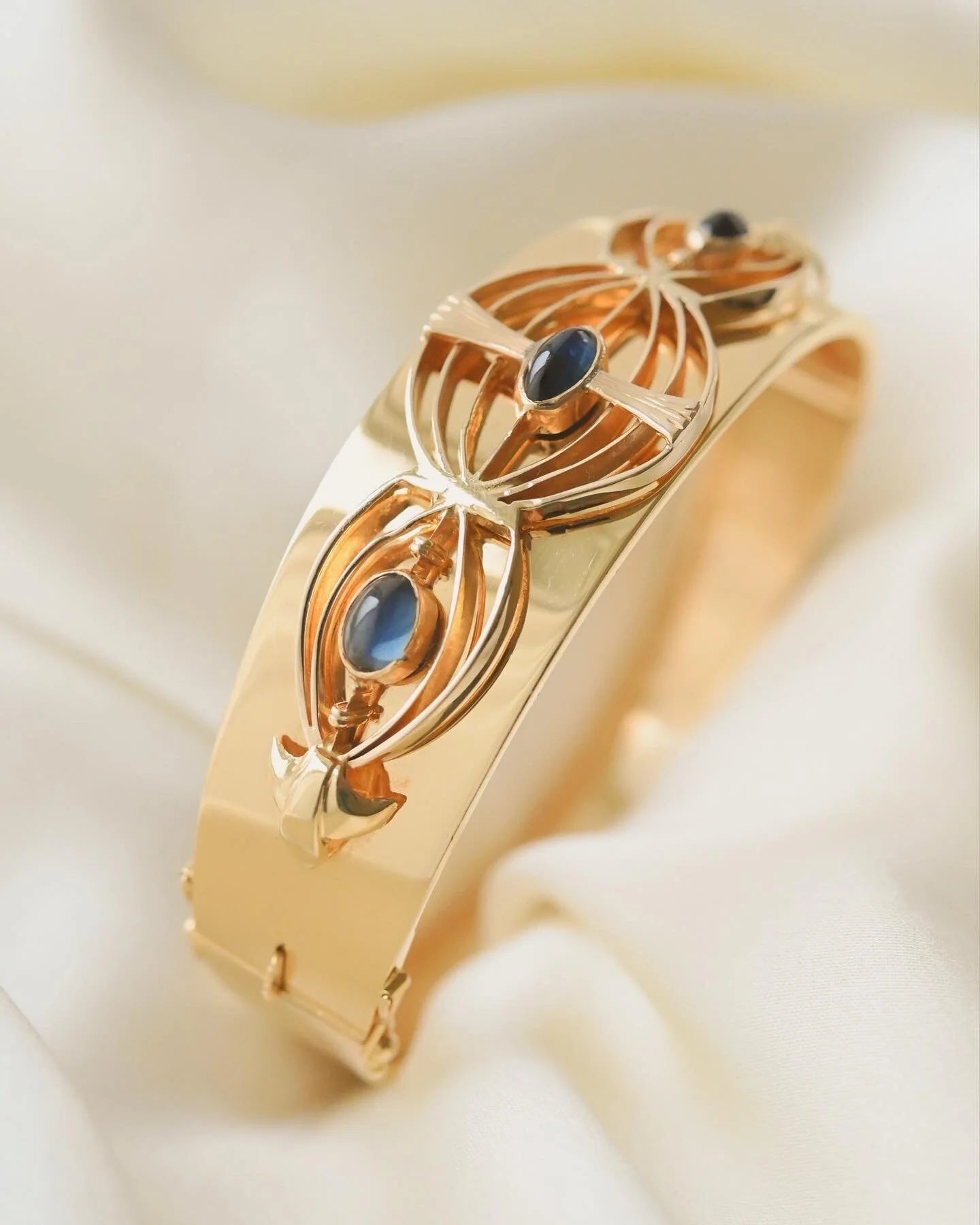 1968 Vintage Bracelet W Sapphire Cabochons 18K Gold