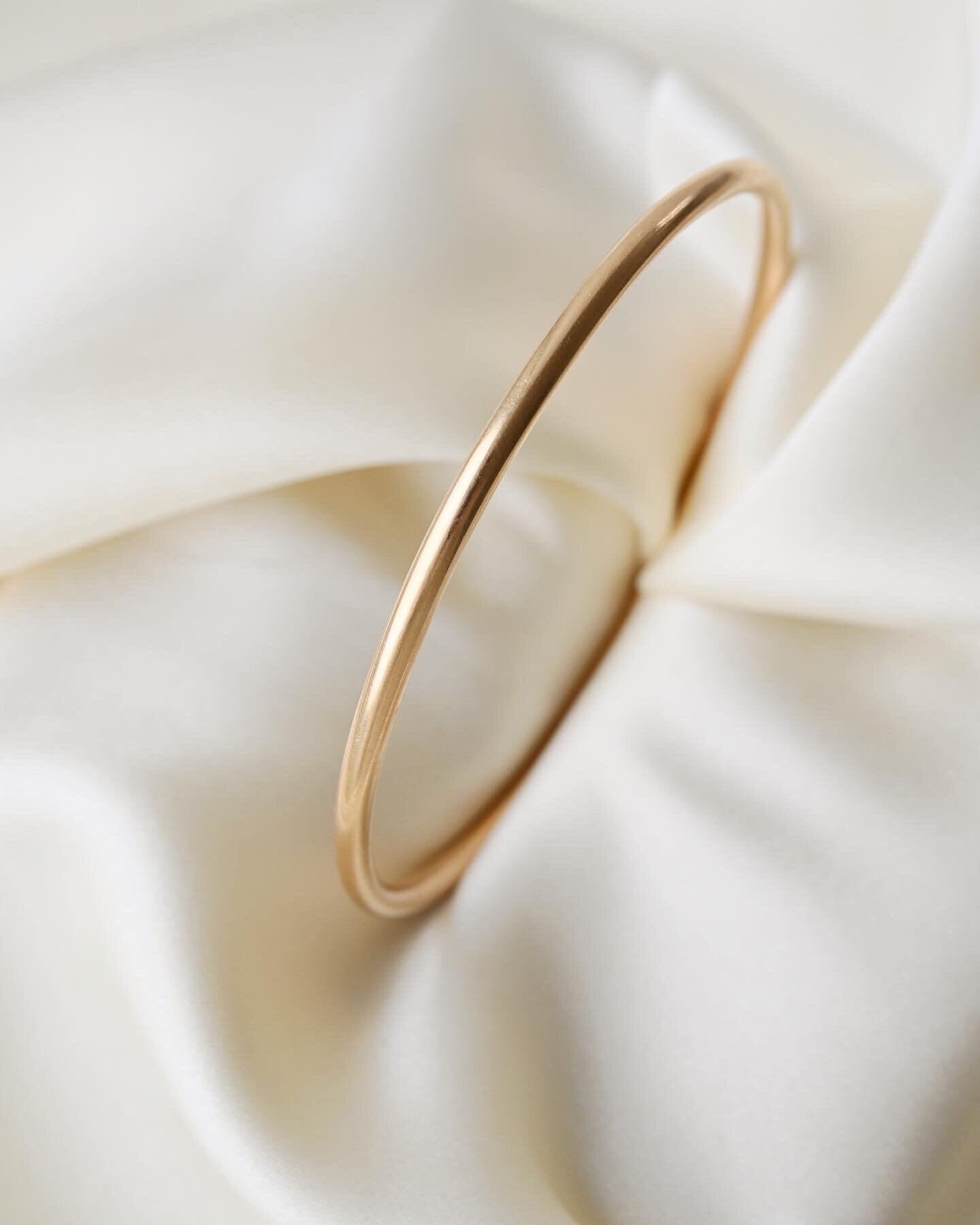 Heavy Round Swedish Vintage Bangle 18K Gold