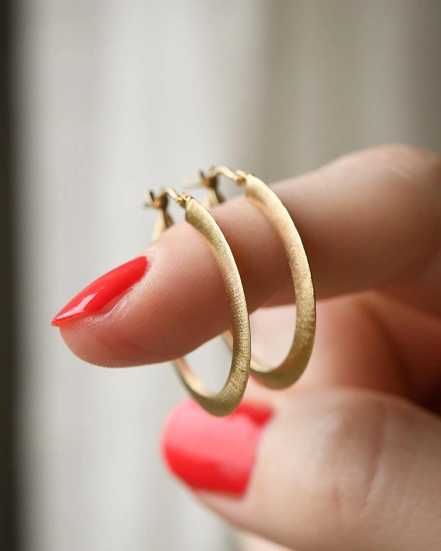 Free shipping! Italian Vintage Hoops 14K Gold Lightweight