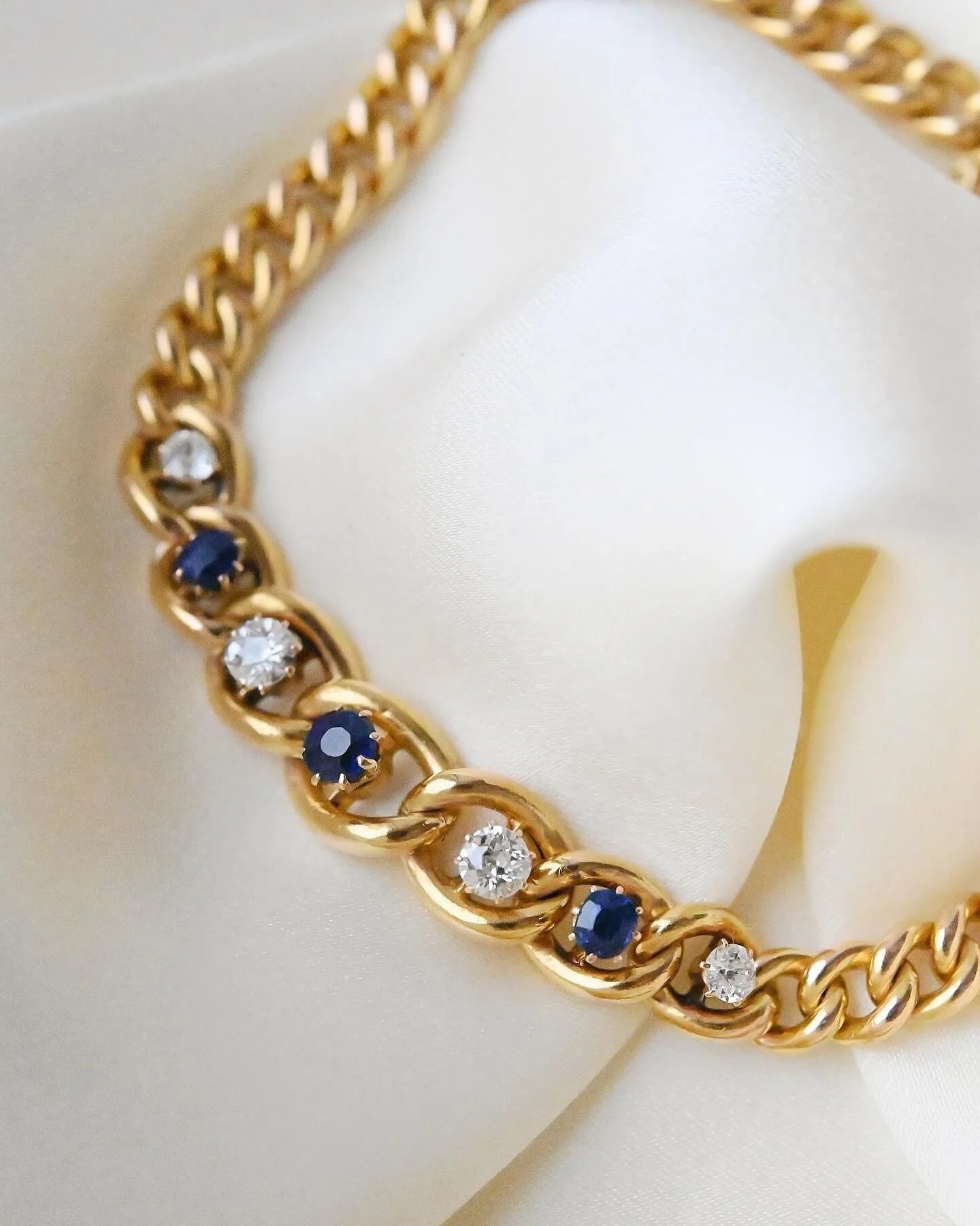 Extraordinary Beautiful Antique Bracelet w Diamonds and Sapphires 18K Gold Beg 1900s