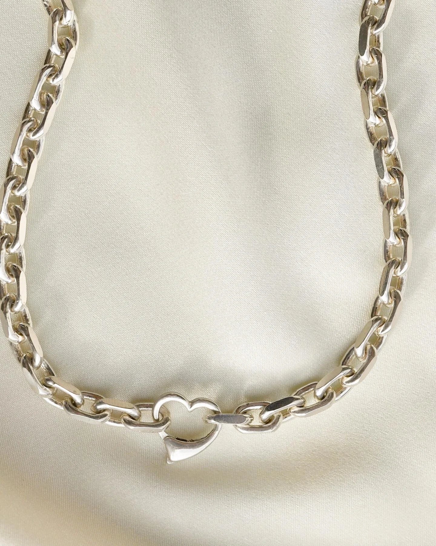 Bautiful Silver Anchor Chain