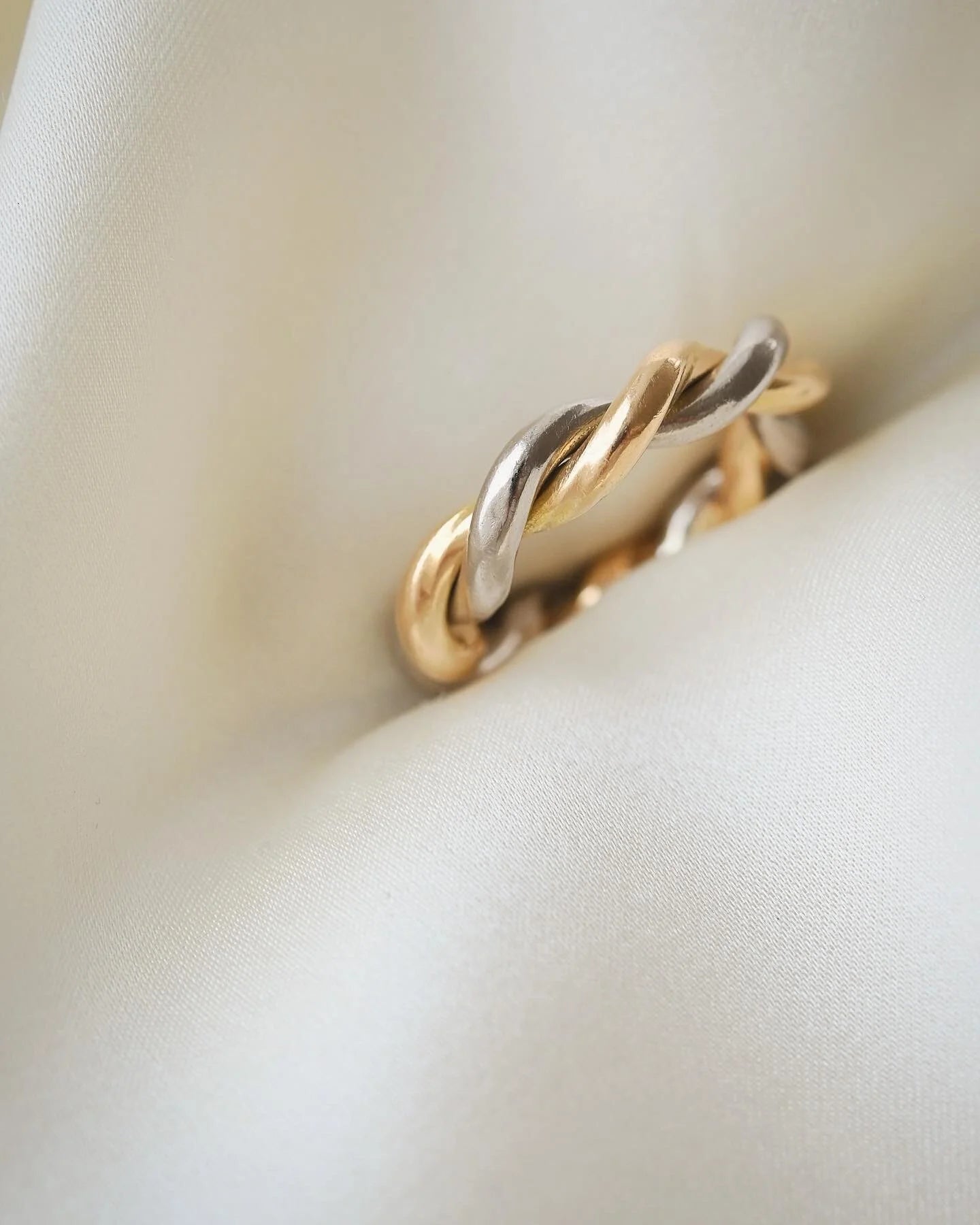 Rare Vintage Twisted Two Tone Band 18K Gold 1944