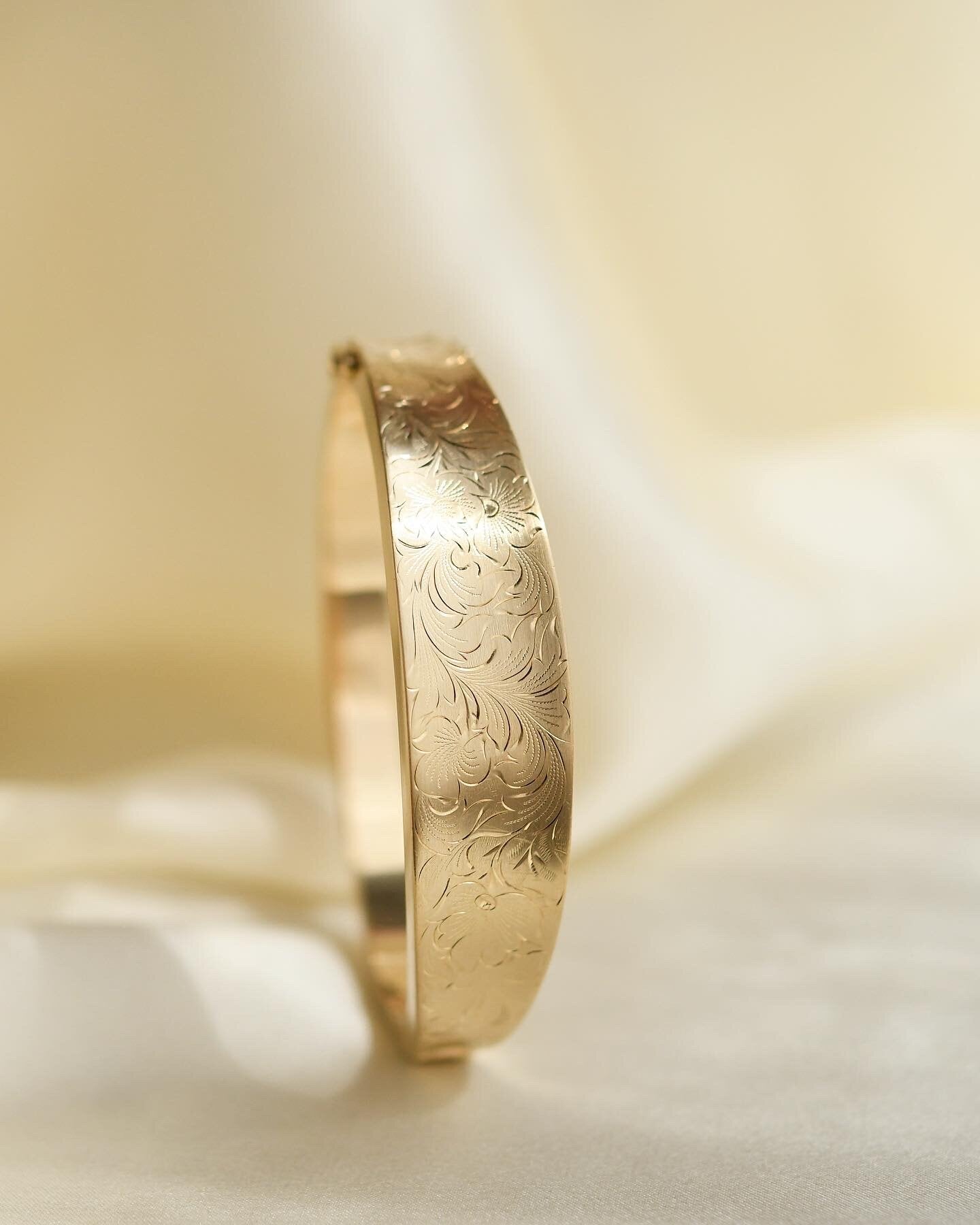 Sublime Danish Vintage Bangle w Flower Engravings 14K Gold 1960s