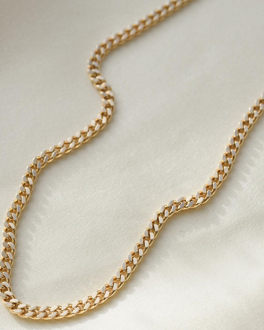 Beautiful Curb Link Chain 18K Gold 1971
