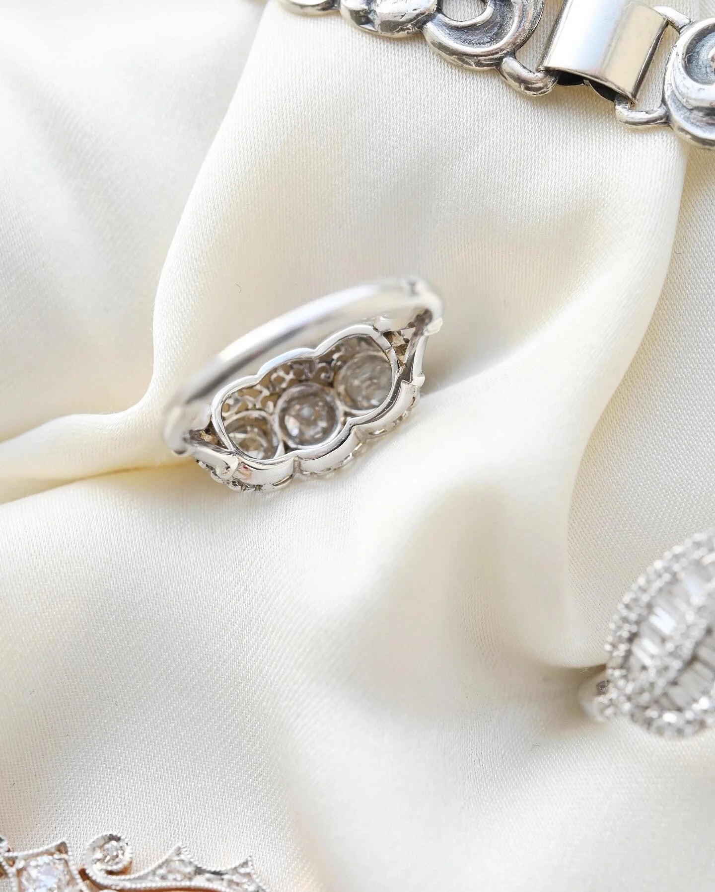 The Perfect Art Deco Ring Old Mine Cut Diamonds 18K White Gold 1925