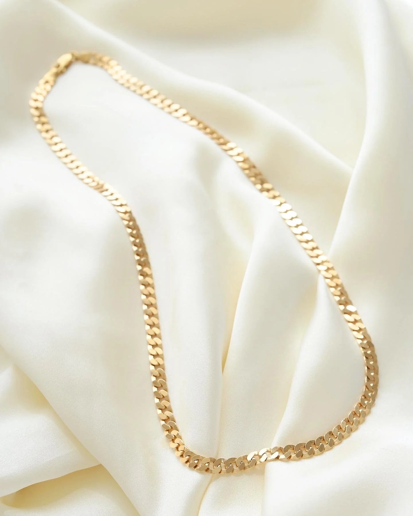 An Extraordinary Wide Flat Curb Link Chain 18K Gold 1970