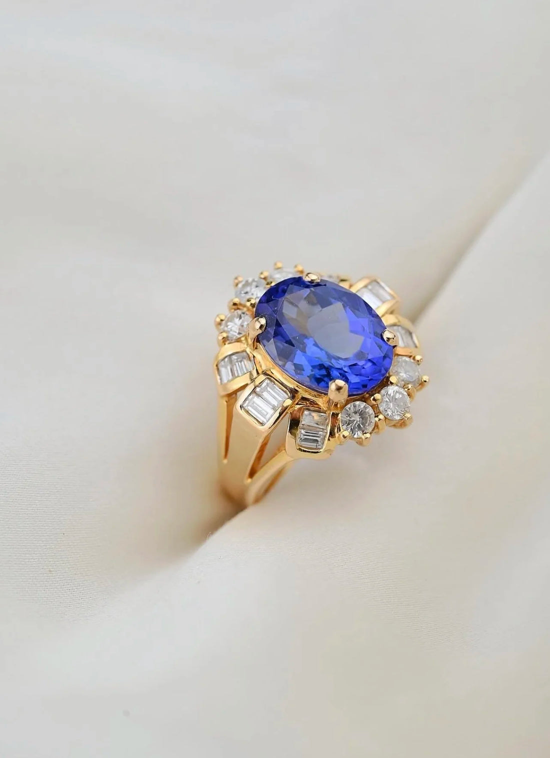 Extraordinary Rare Show Stopping Tanzanite x Diamond Cocktail Ring 14K Gold Vintage 1980s