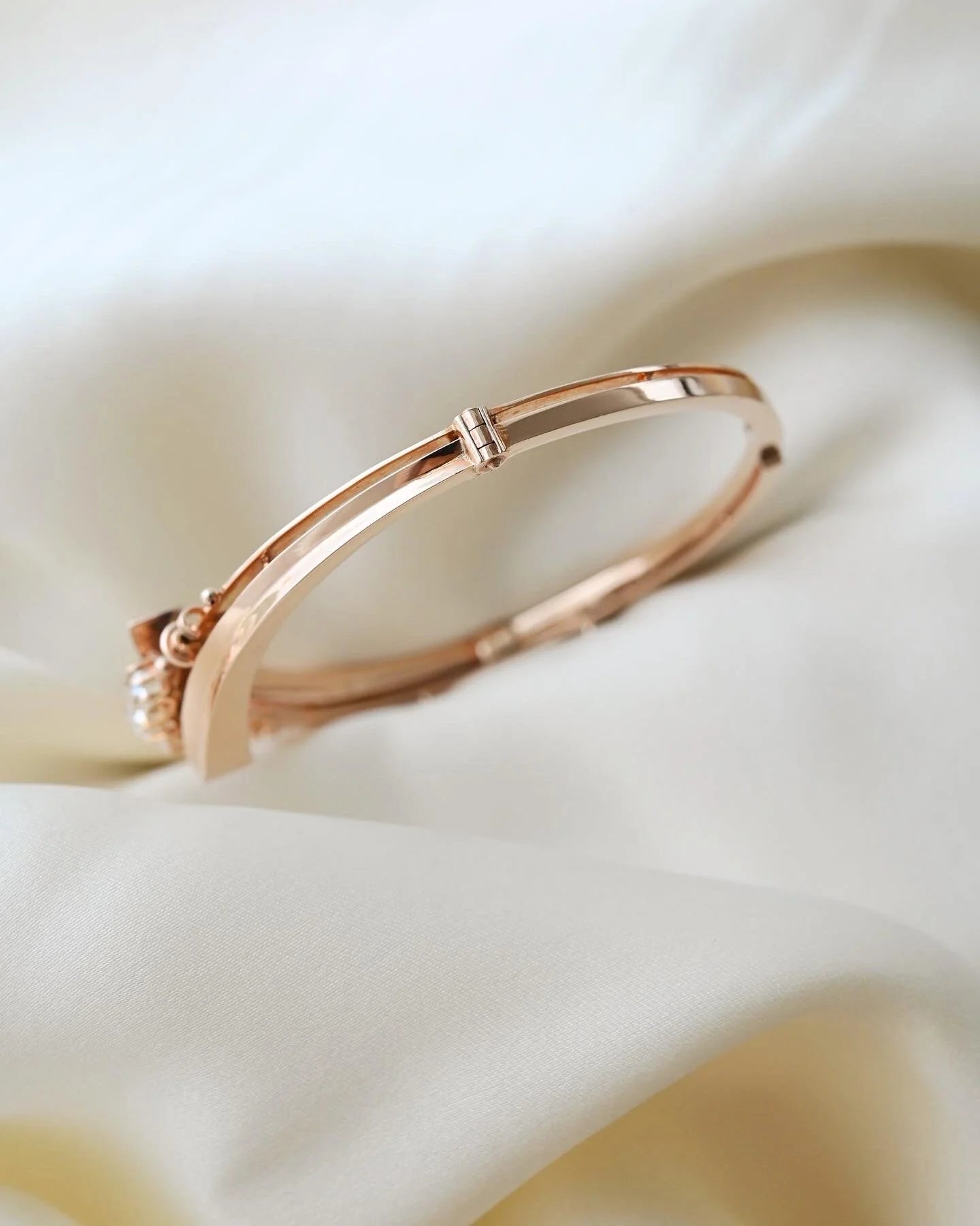 Sublime Antique Old Mine Cut Diamond Bangle 18K Gold Beg 1900s