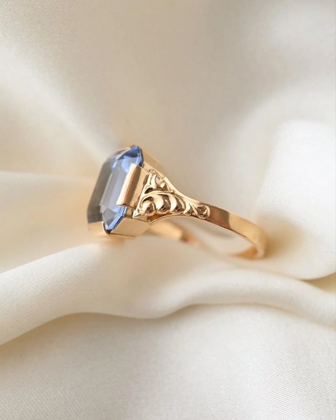 Big Ocean Blue Topaz Ring 18K Gold 1956