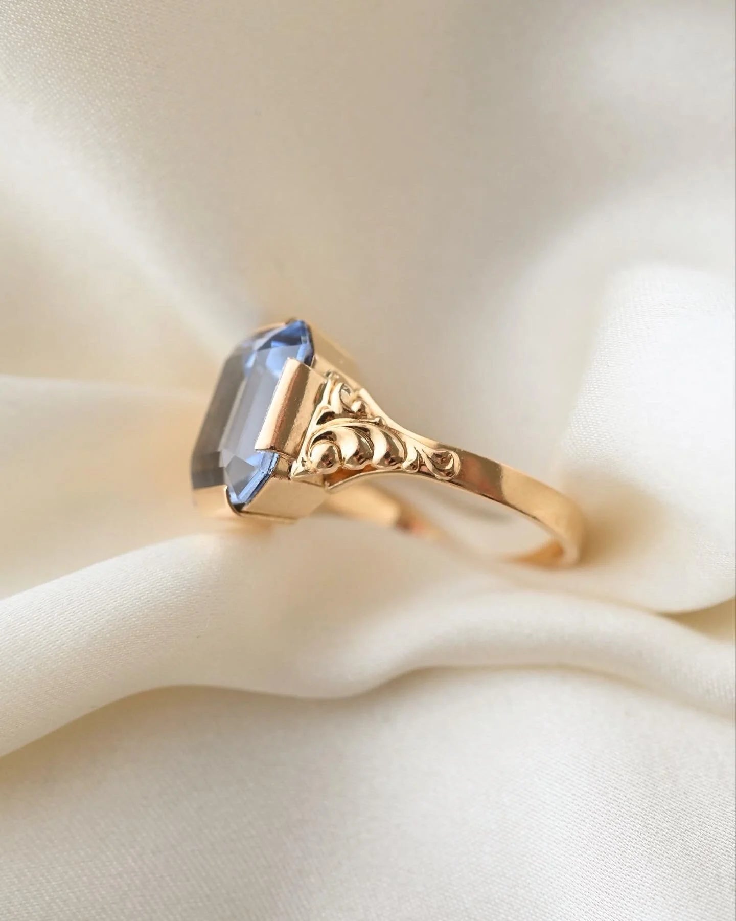 Big Ocean Blue Topaz Ring 18K Gold 1956