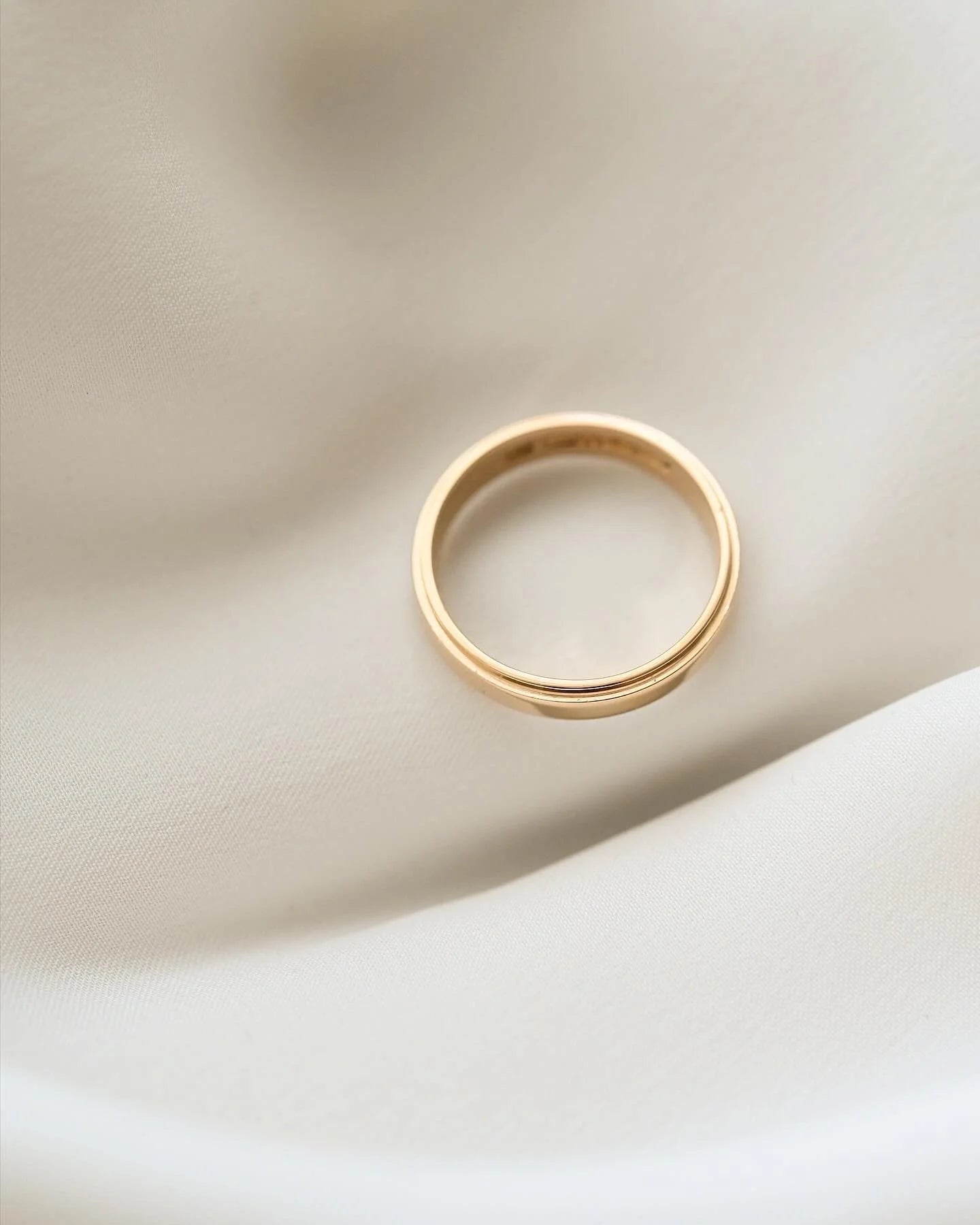 Stunning High Polished Band 18K Gold Swedish Vintage 1962