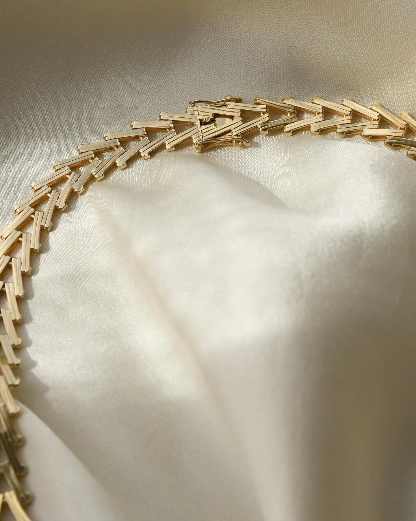 Absolutely RARE and Stunning Jumbo Geneva Link Necklace 14K Gold 1960s