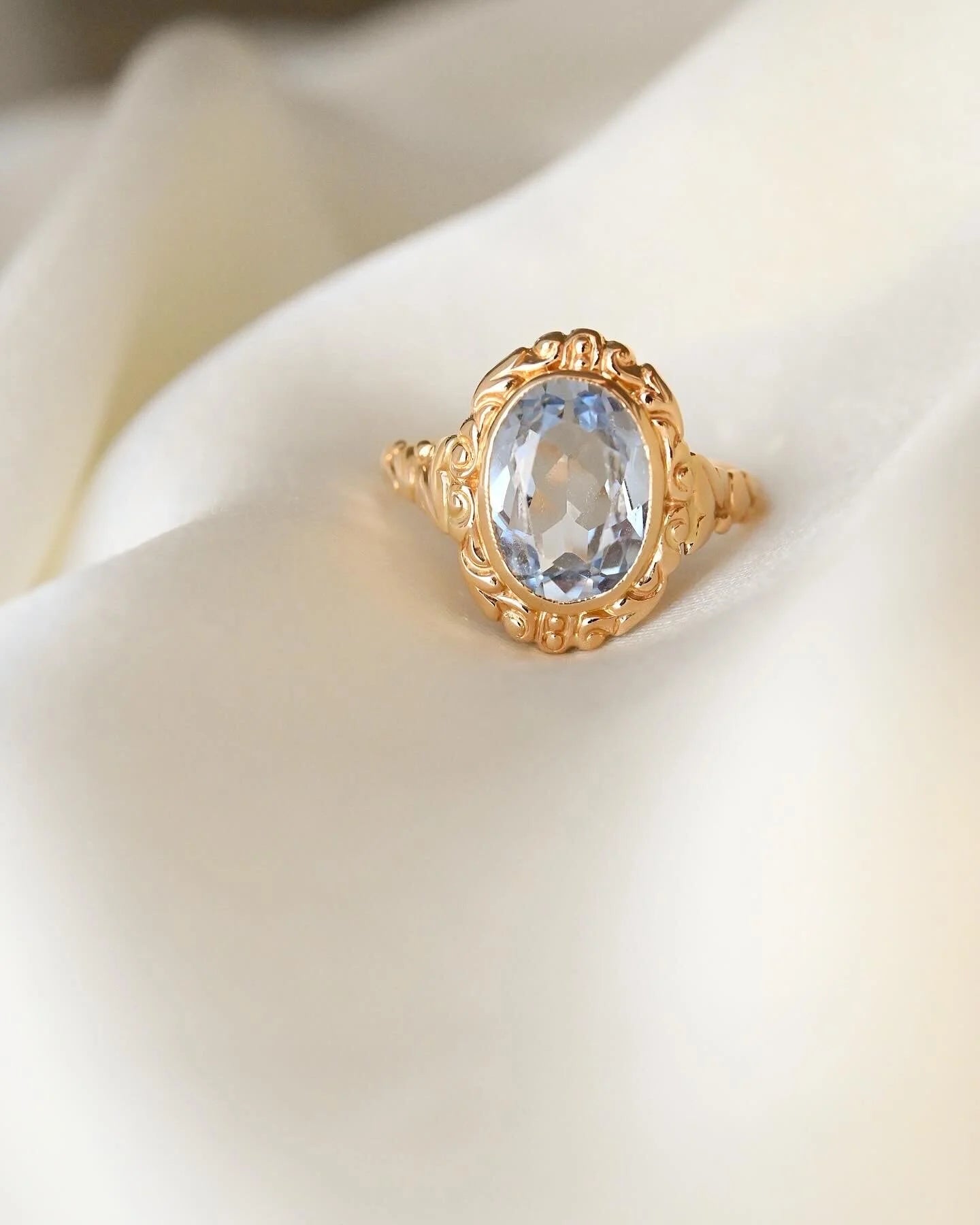 Romantic Antique Blue Spinel Ring from Personal Collection 18K Gold 1940s