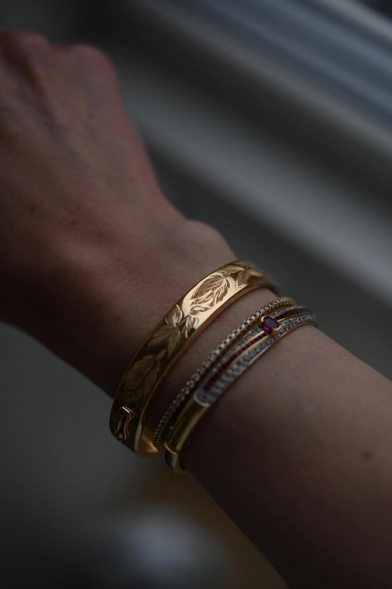 2-in-1 Vintage Bangle Polished or Engraved 18K Gold 1950s