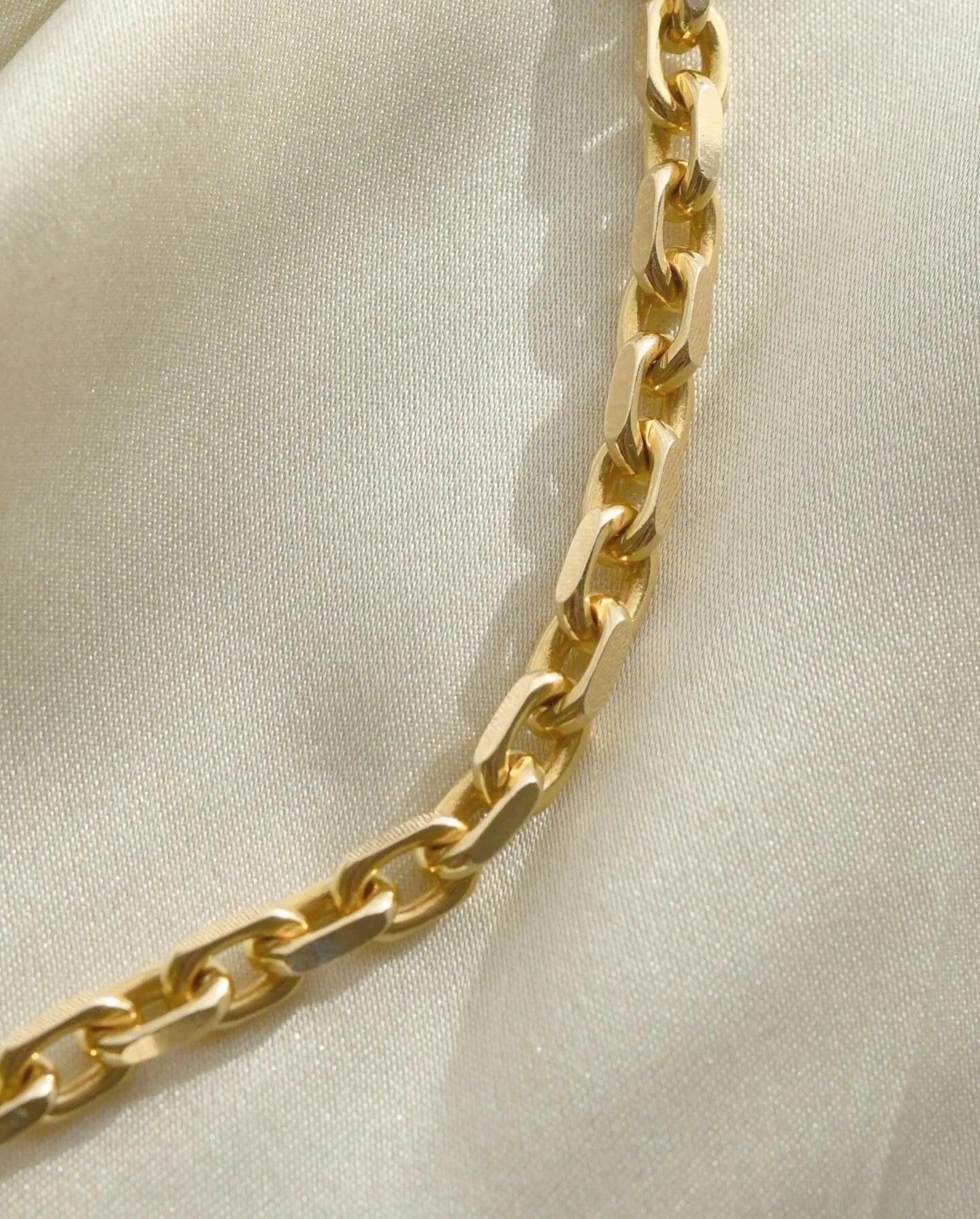 Glowing Vintage Anchor Chain 14K Gold