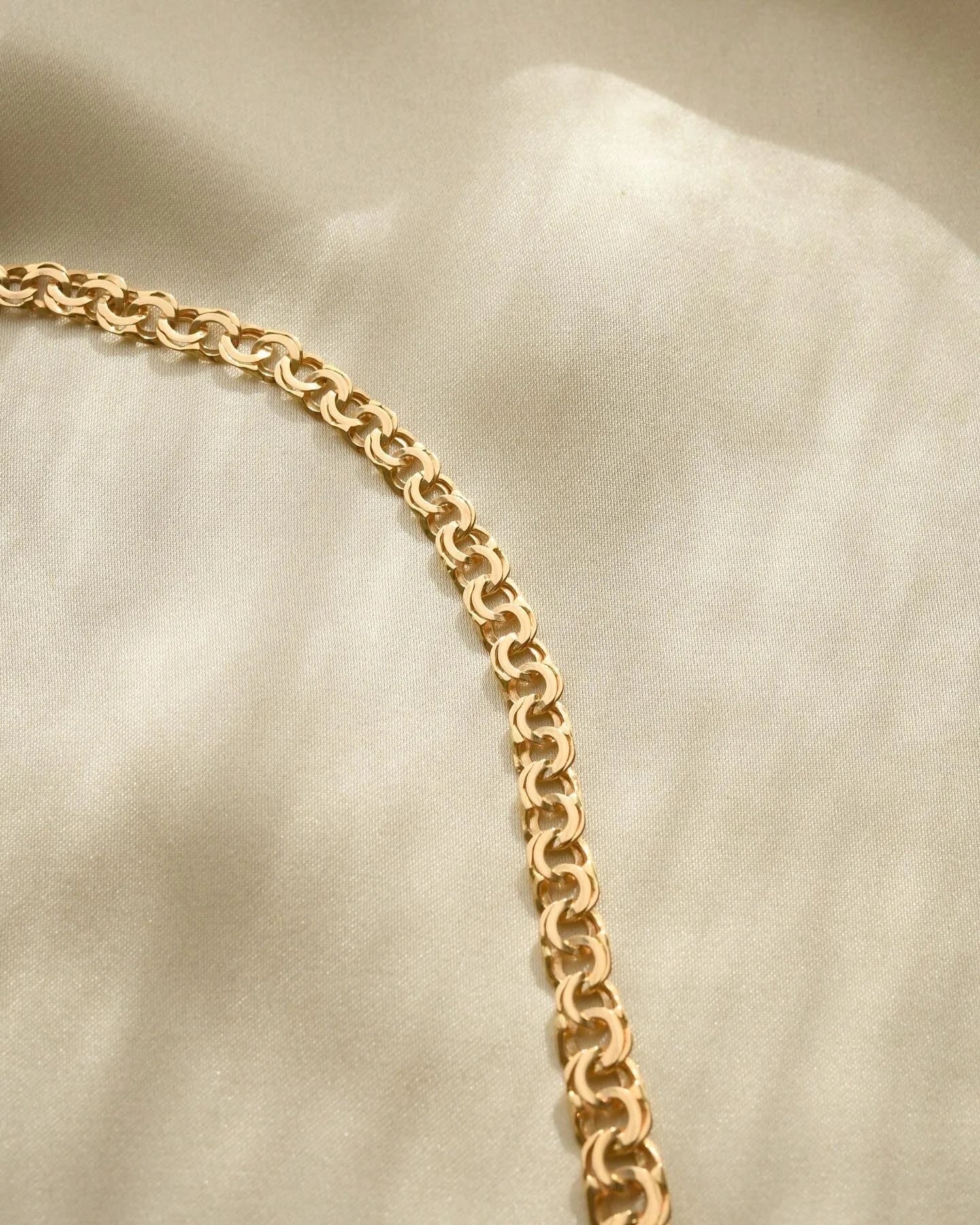 Radiant Soft Pastel Rose Gold Bismarck 18K Gold 1960