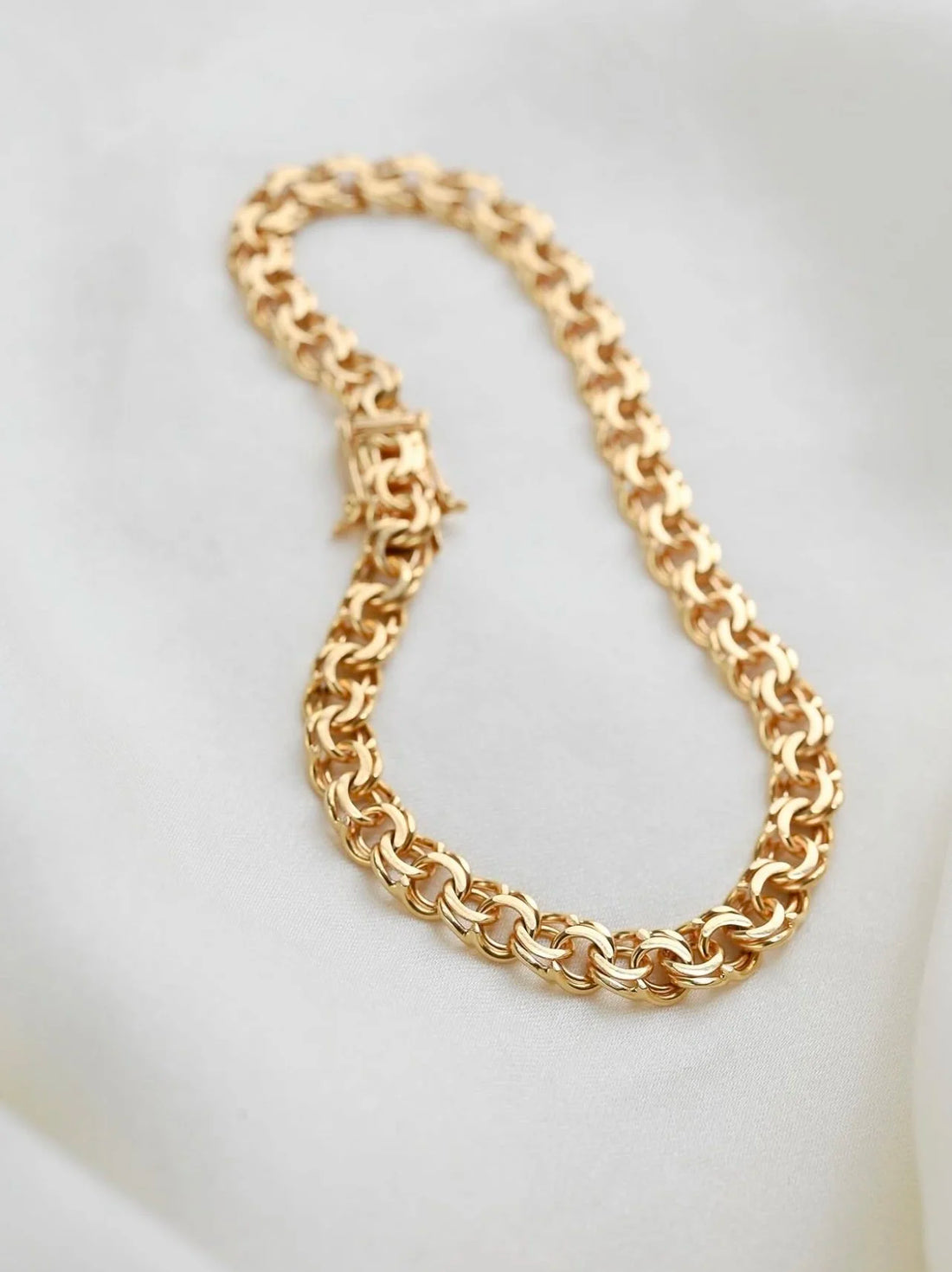 Extraordinary Pretty and Substantial Vintage Bracelet 1960s Sweden 18K Gold