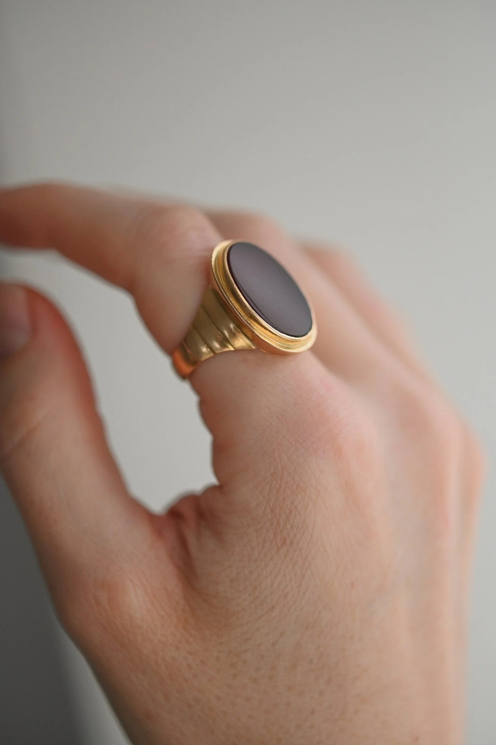 Antique Edwardian Signet Ring Red Agate 18K Gold Sweden 1908