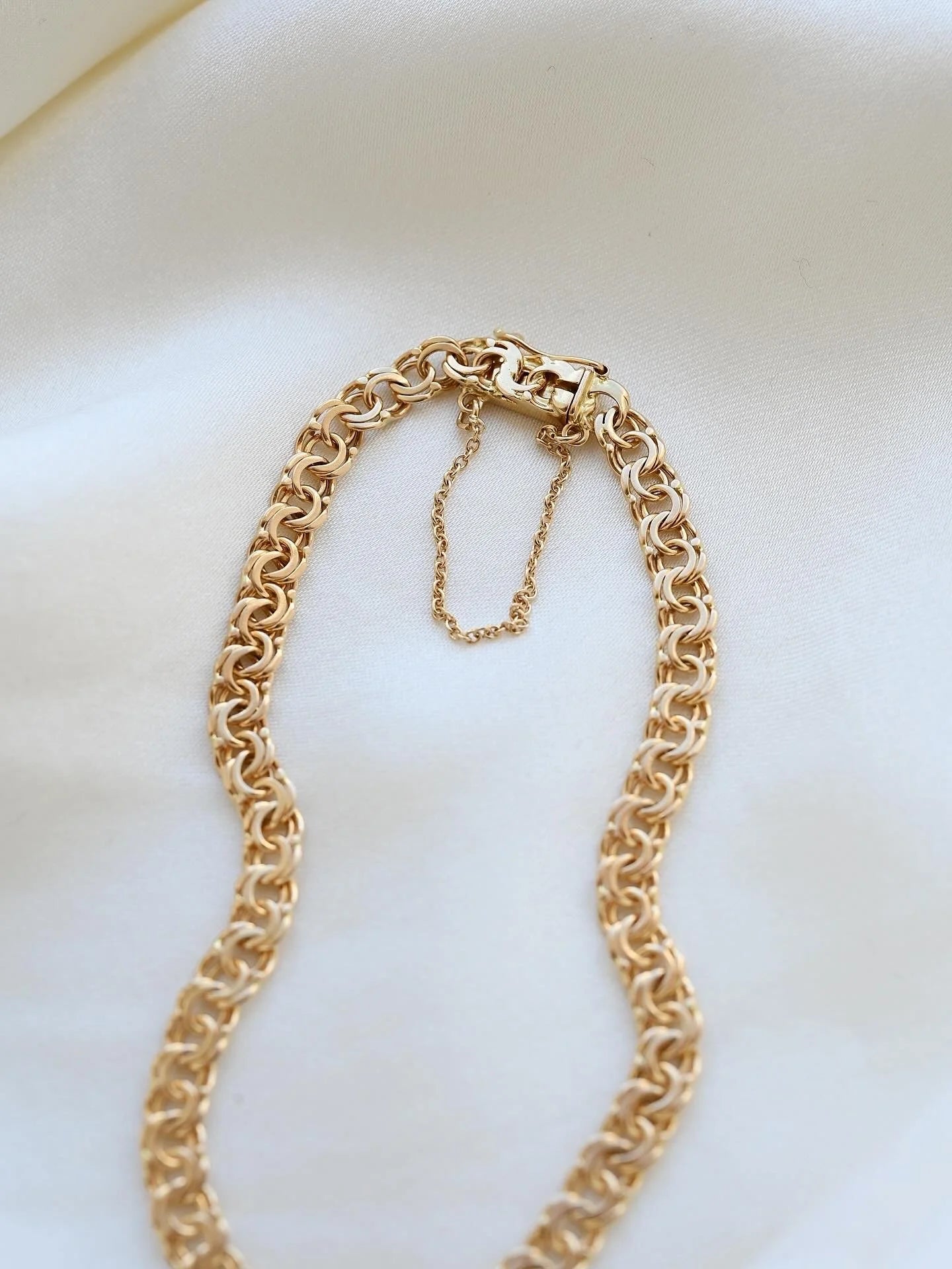 Dreamy Vintage Bracelet 18K Gold Sweden Mid 1900s