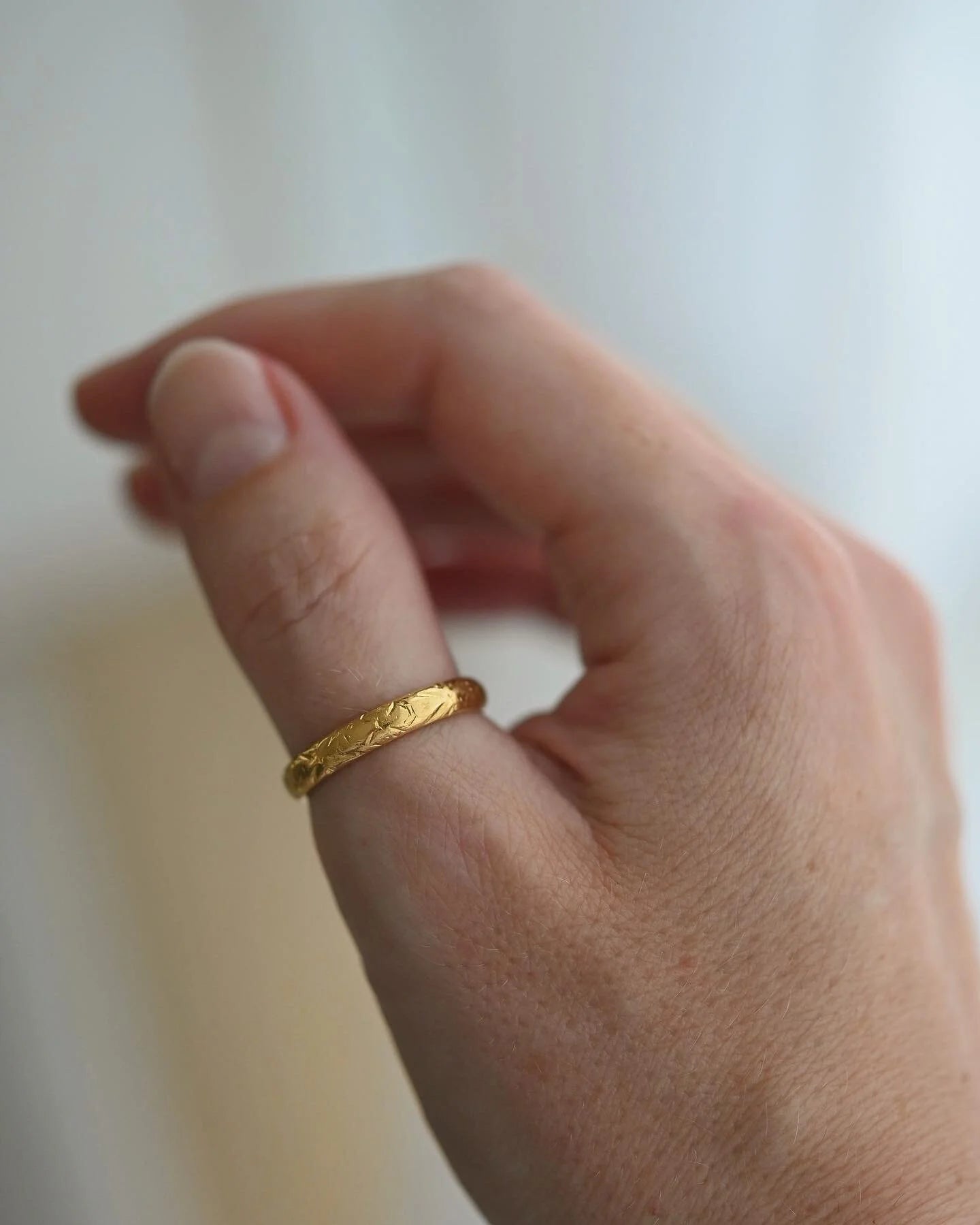 Sublime Cross Patée Engraved Ring 23K Gold 1939