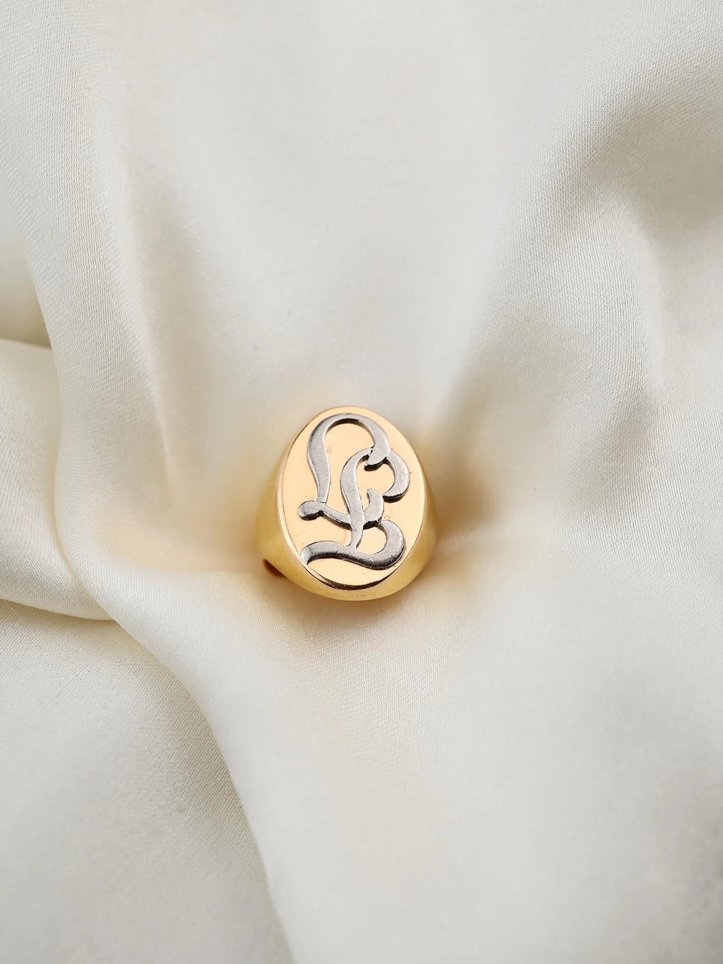 Sublime Antique Signet Pinky Ring FJ / TJ / LE Sweden 1900 23K Gold