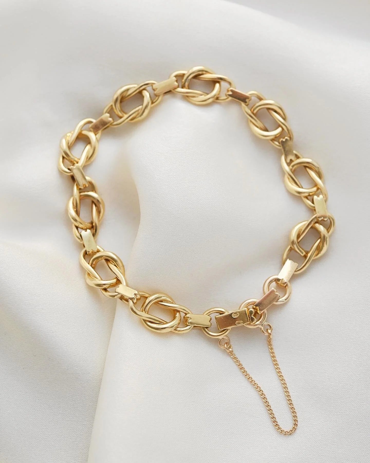 Adorable Engraved Antique Link Bracelet 18K Gold 1910s
