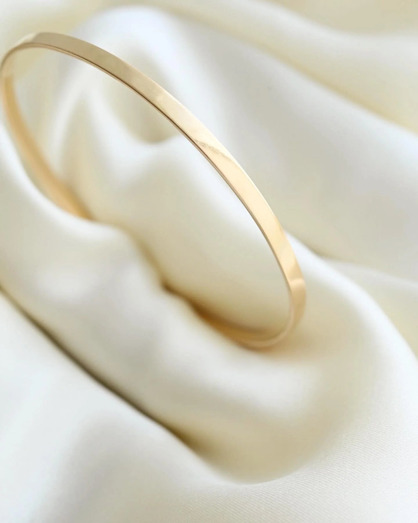 Beautiful Swedish Vintage Bangle 18K Gold 1970