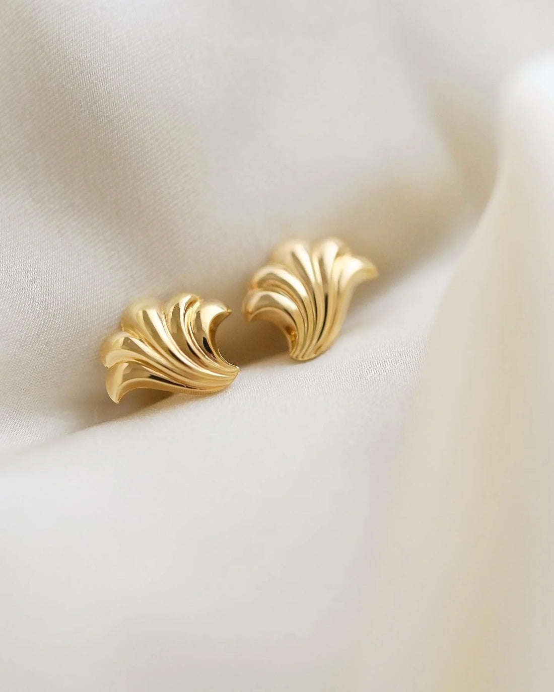 Swedish Vintage She’ll Earrings 18k Gold 1940s