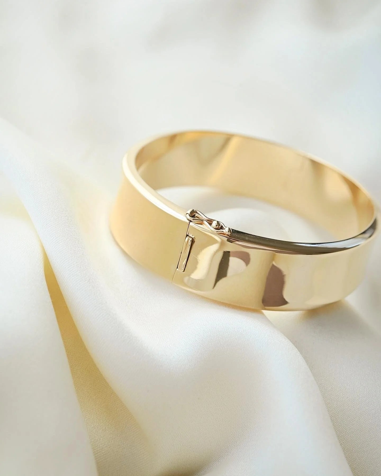 Prrrrfect Heavy Danish Vintage Bangle High Polish 14K Gold 1970