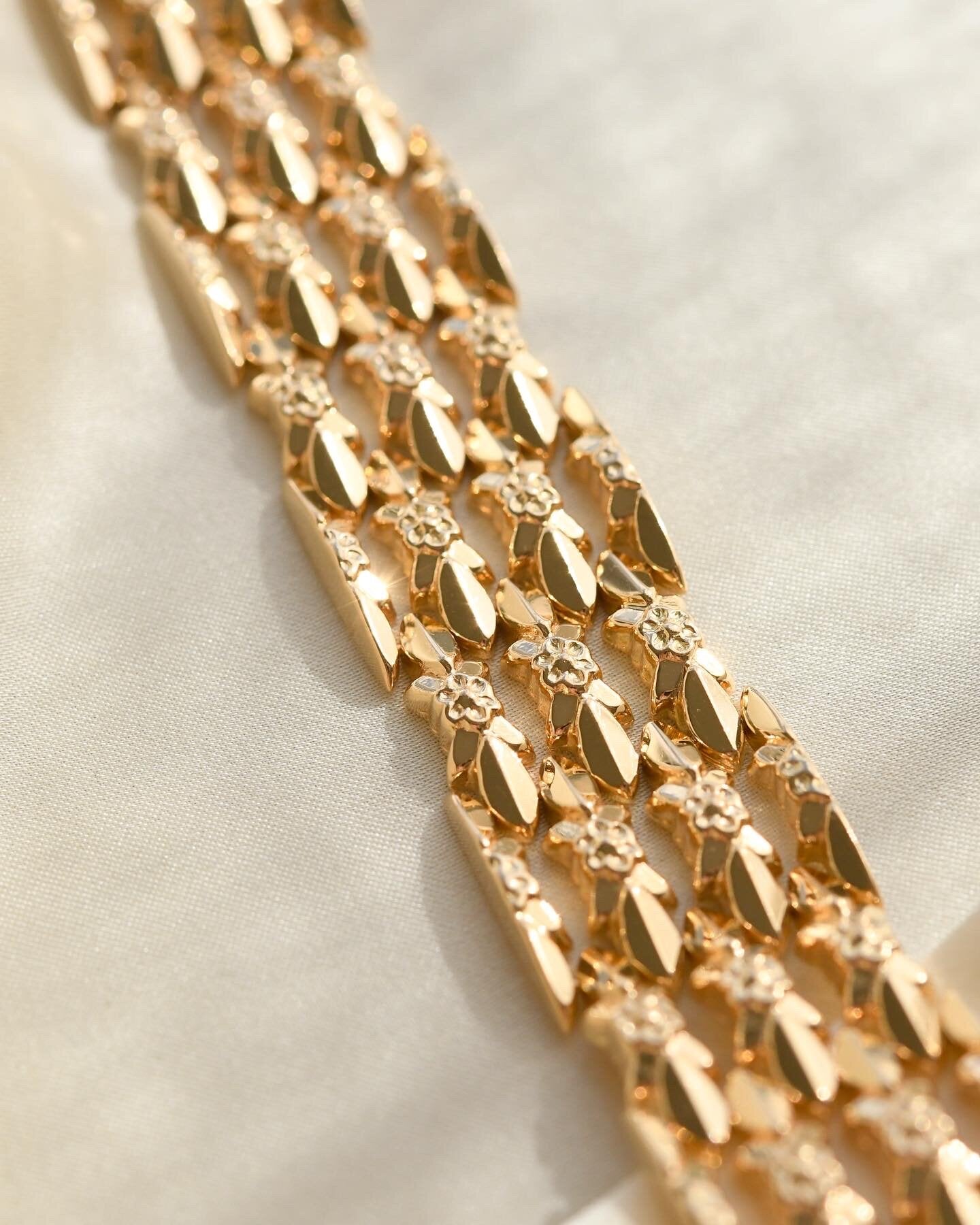 Amazing Italian Vintage Bracelet 18K Gold 1960s