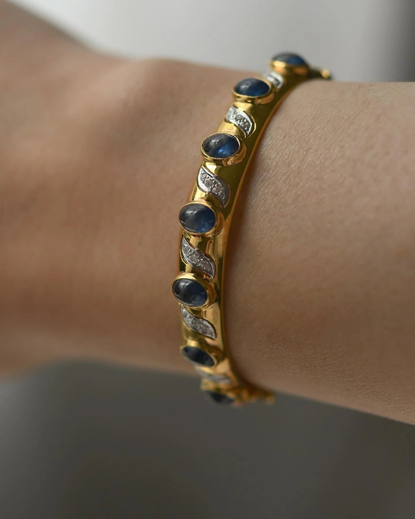Magical Sapphire Cabochon Bracelet 14K Gold 1980s