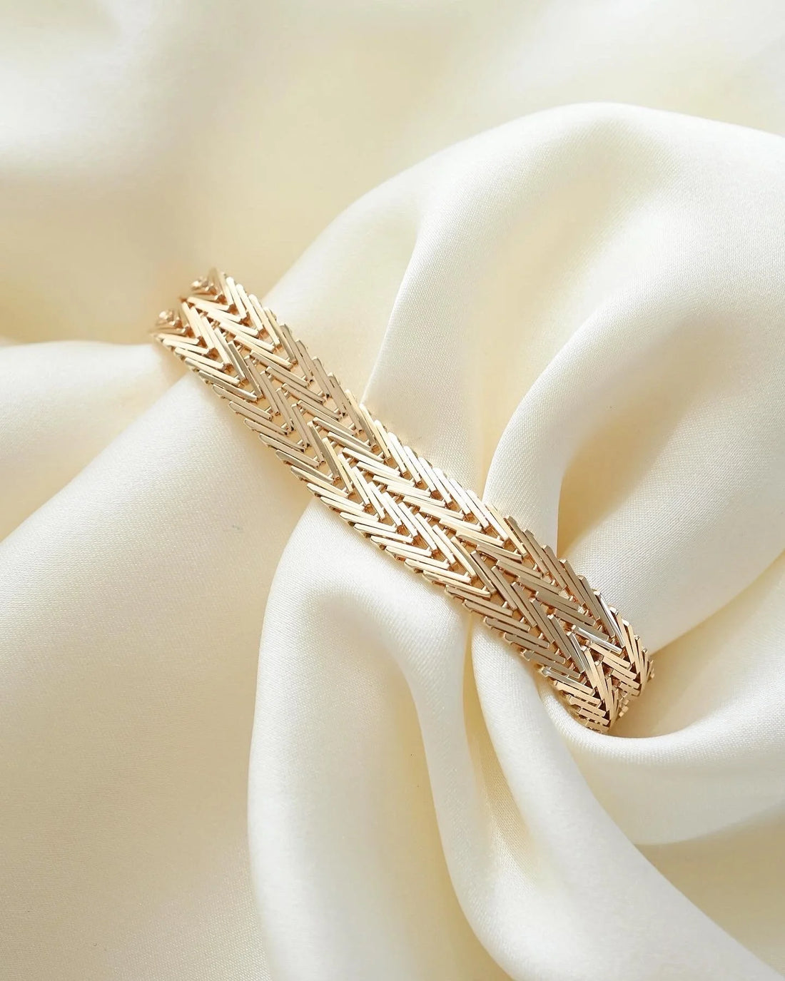 Special Release! (Number 6) Extraordinary 29 Grams Danish Vintage Geneva Link Bracelet 14K Gold 1960