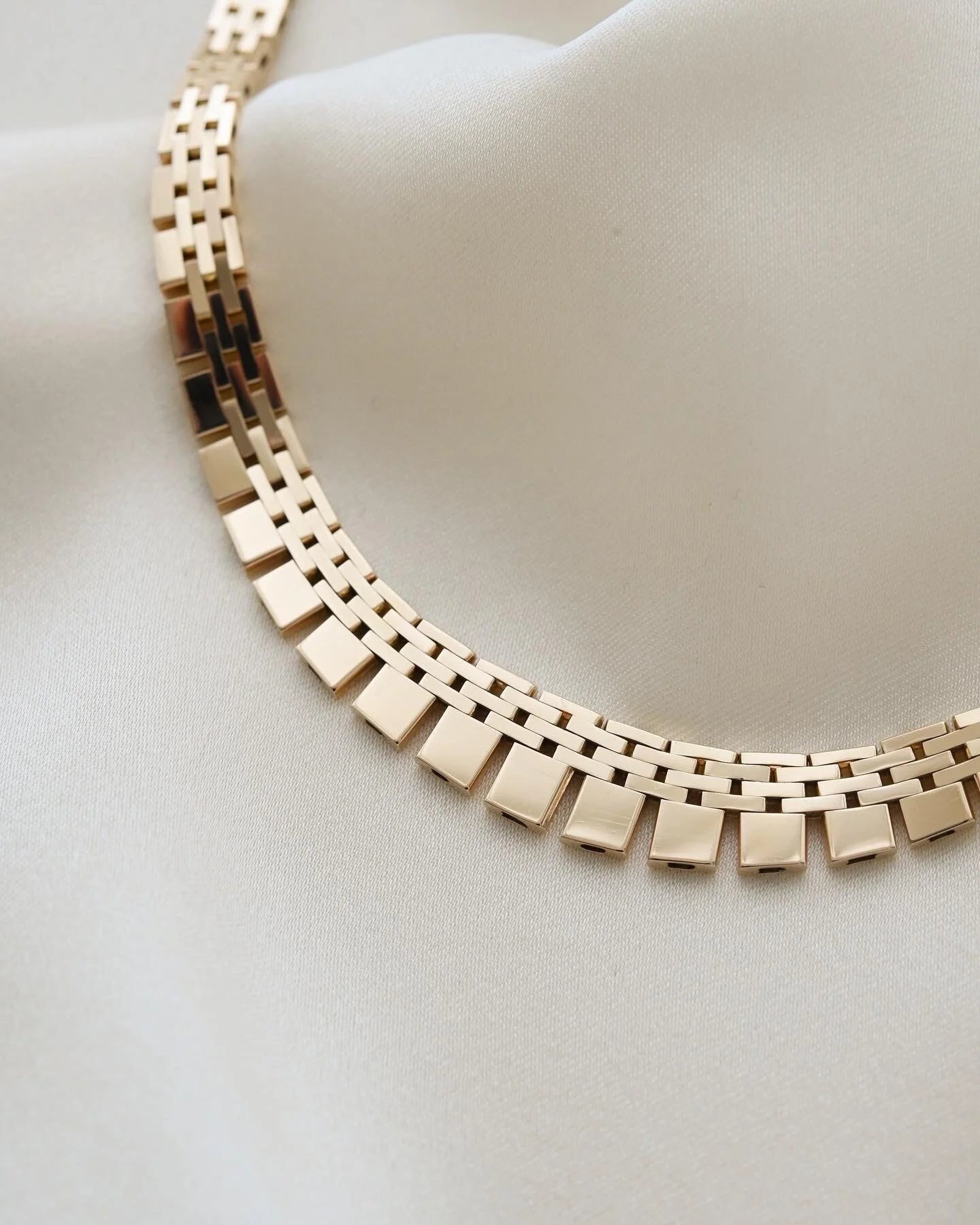 Stunning Mid Size Brick Line Necklace 18 Inches 14K Gold 1960s