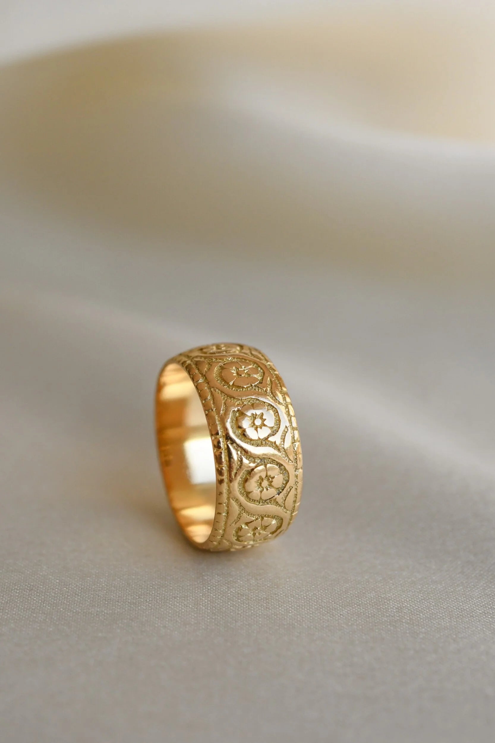 Rare Small Size Edwardian Flower Band 1900 18K Gold