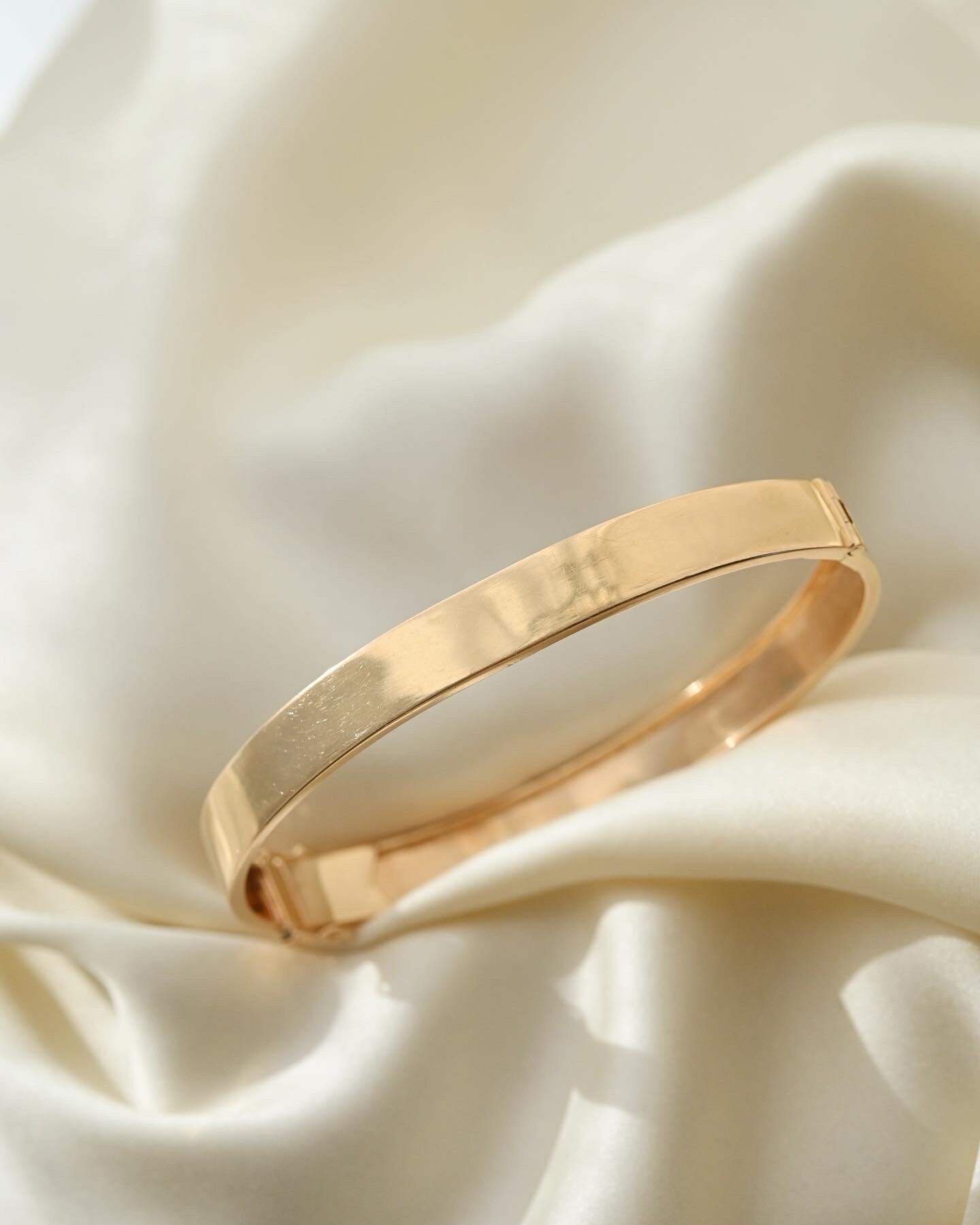 Beautiful Swedish Vintage Bangle 18K Gold 1950